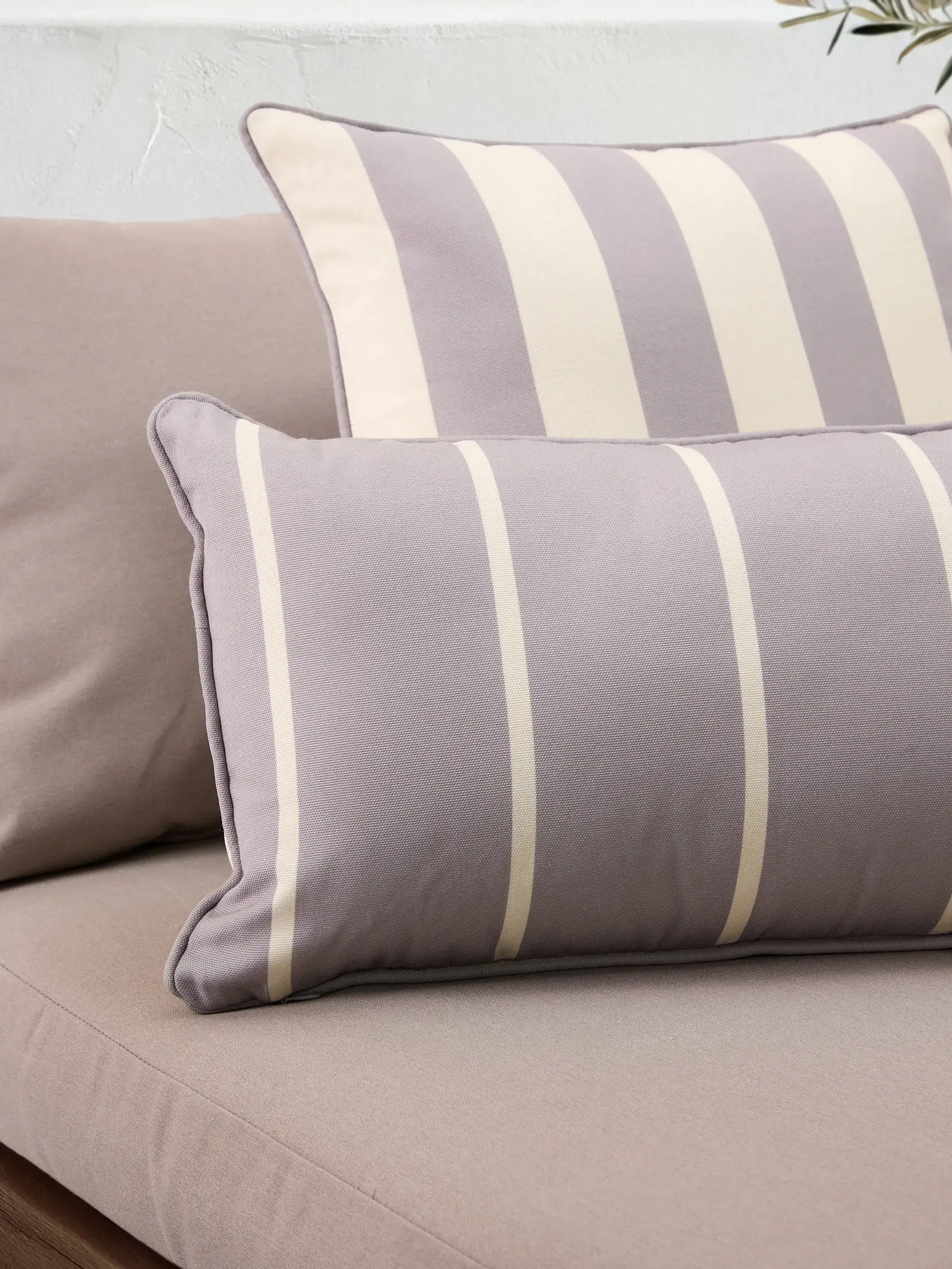 Indendørs- og udendørspude Reed Grå fra benuta nest