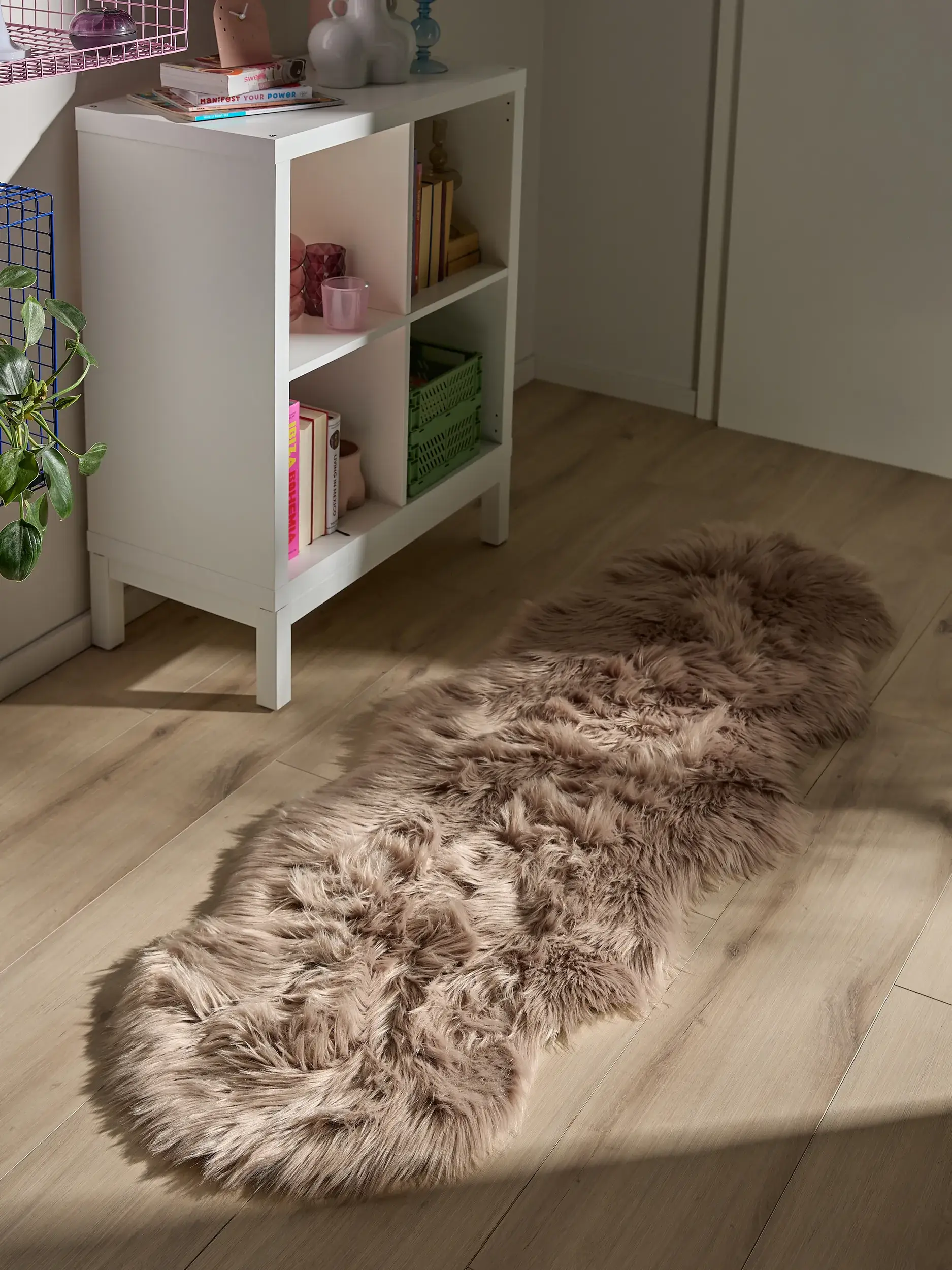 Teppe av 70% Polyacryl, 30% Polyester i Beige med 70% Polyacryl, 30% Polyester høy lugg fra benuta Pop