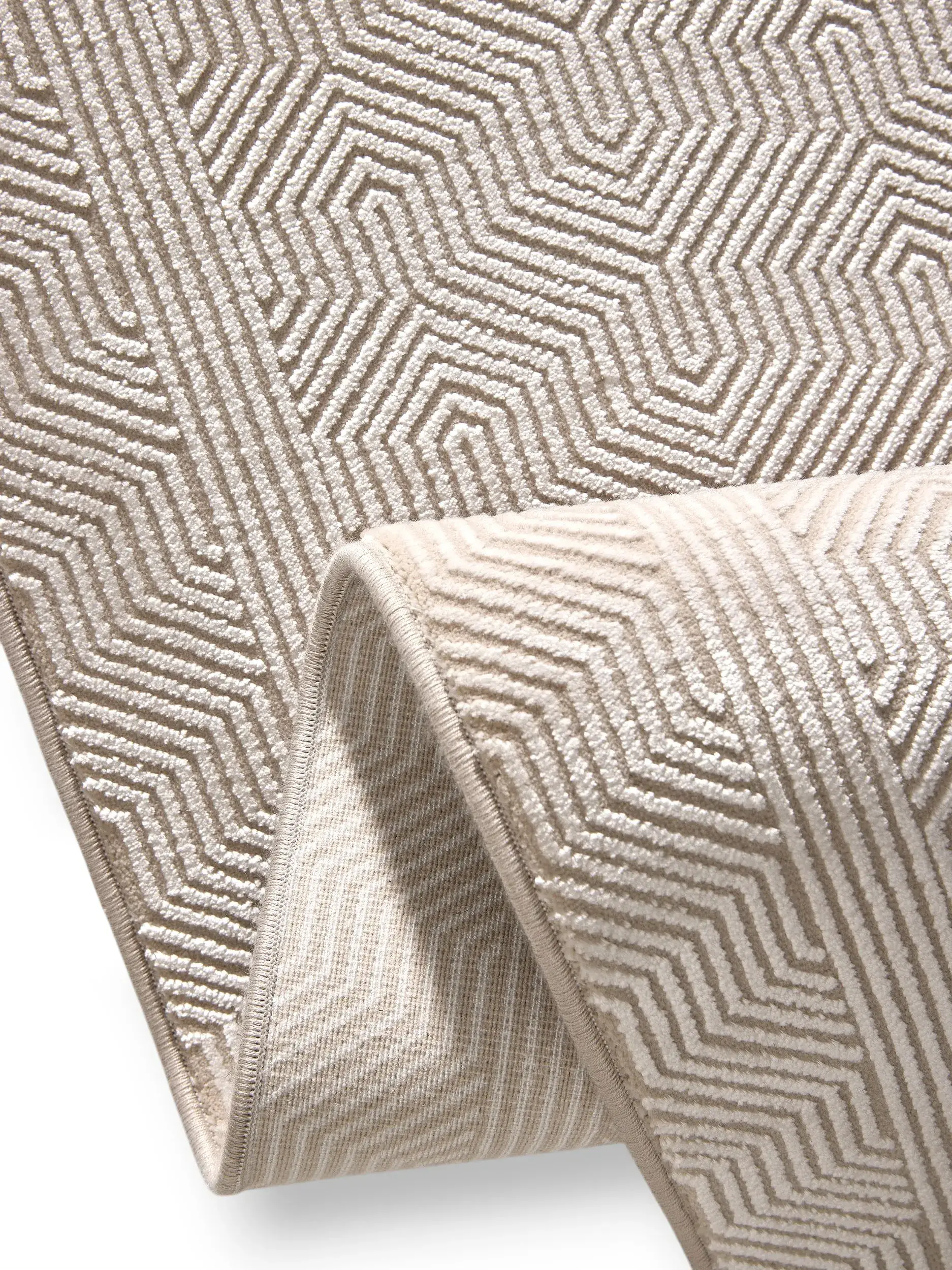 Teppich aus 60% Viskose, 40% Polyacryl (Chenille) in Beige mit 60% Viskose, 40% Polyacryl (Chenille) hohem Flor von benuta Finest