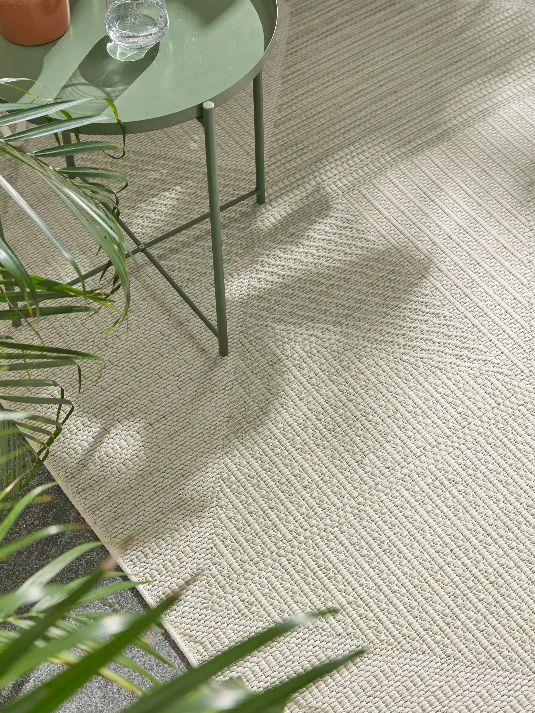 Rug made of 100% Polypropylen in Green with a 100% Polypropylen high pile by benuta Nest