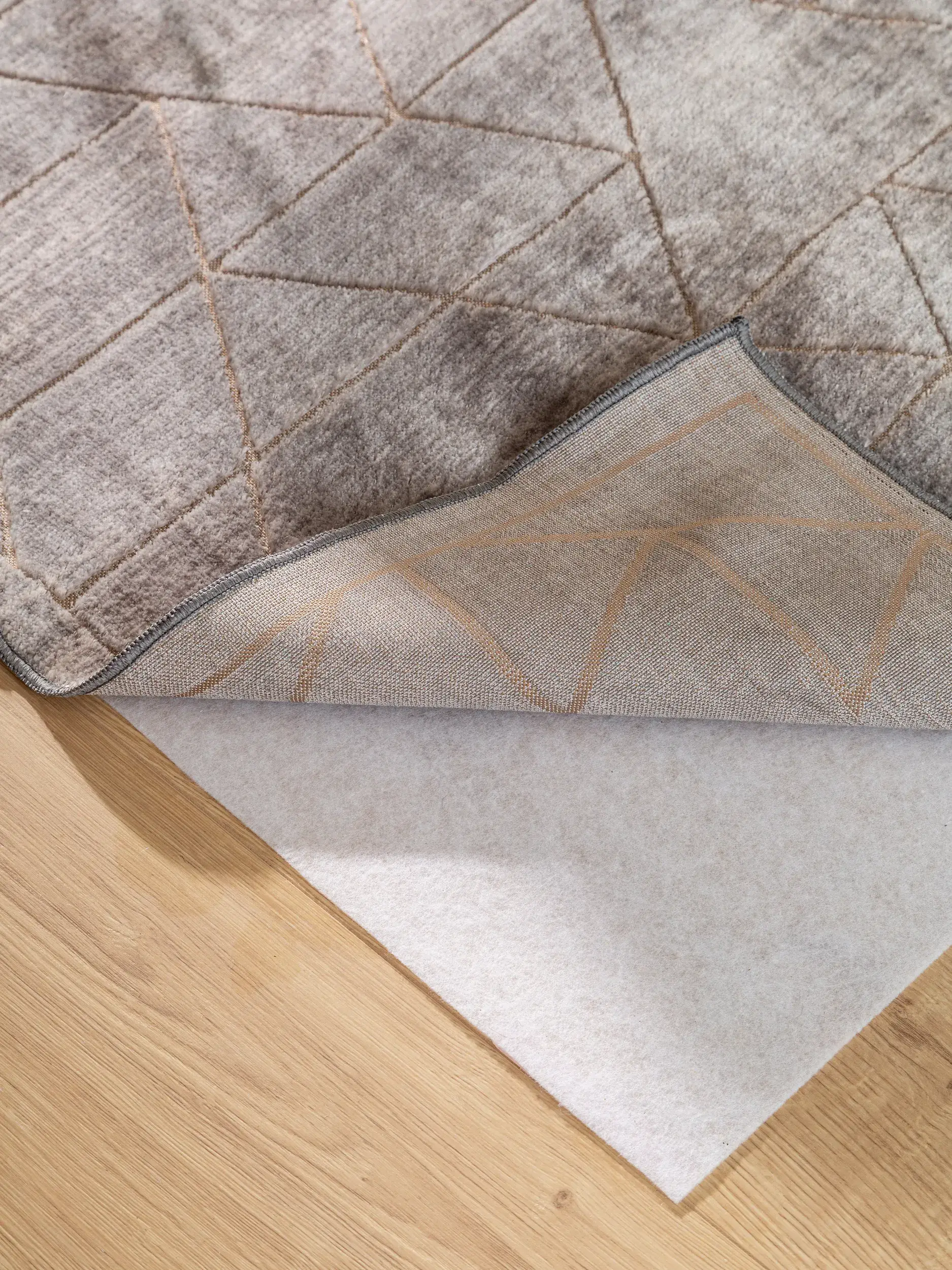 Rug made of 100% Polyester in Grey with a 100% Polyester high pile by benuta