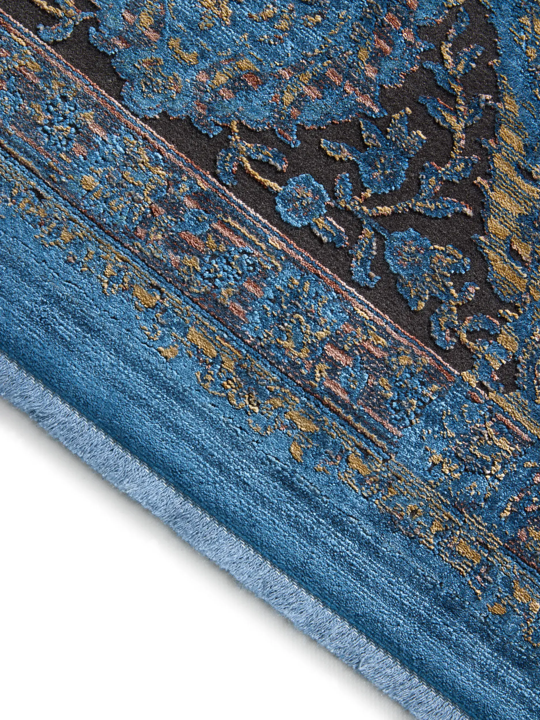 Teppich aus 56% Viskose, 30% Polyester, 14% Polyacryl in Blau mit 56% Viskose, 30% Polyester, 14% Polyacryl hohem Flor von benuta Finest