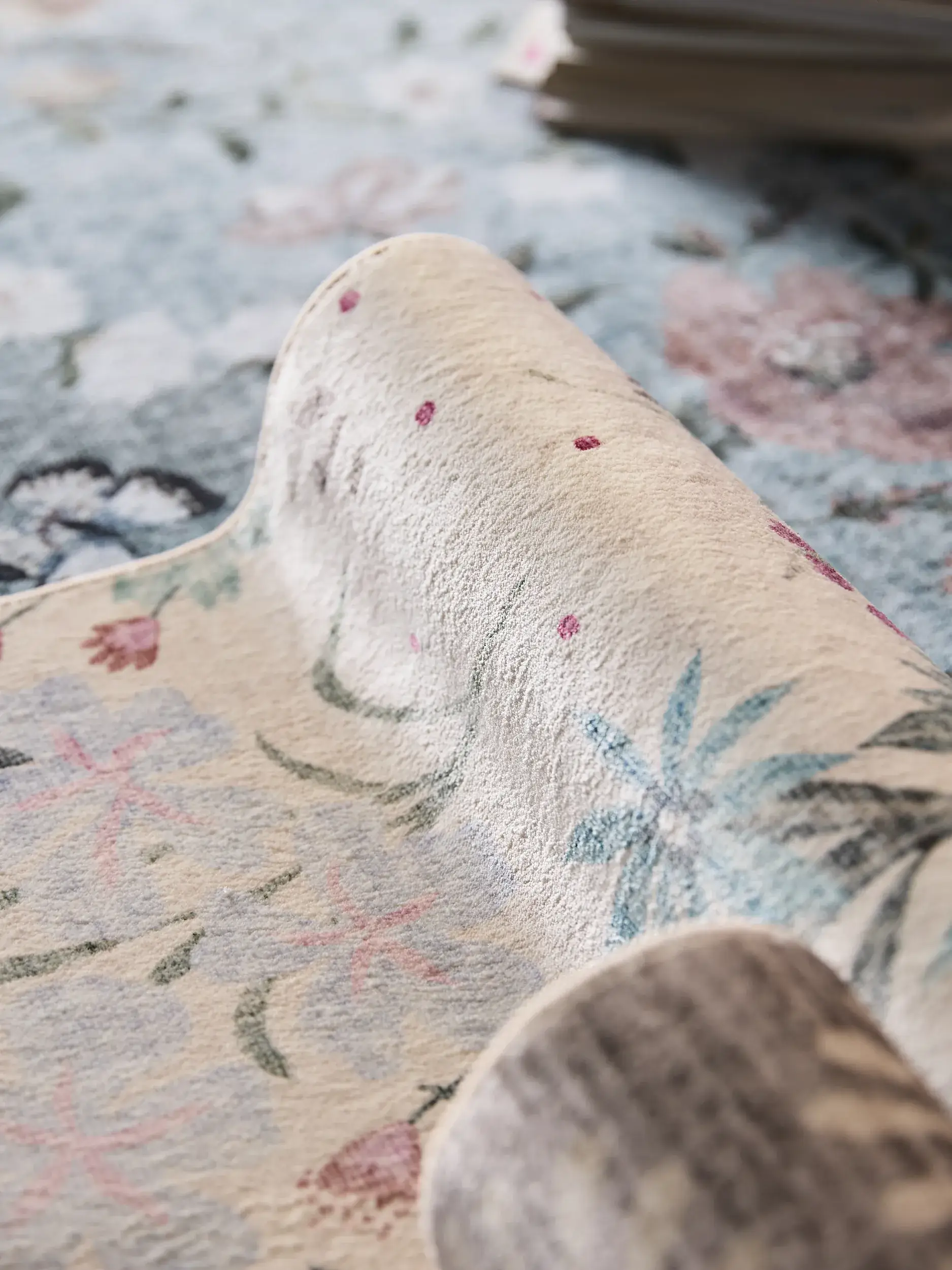 Matto 100% Polyestera värissä Multicolor 100% Polyester korkealla nukalla merkiltä benuta Nest