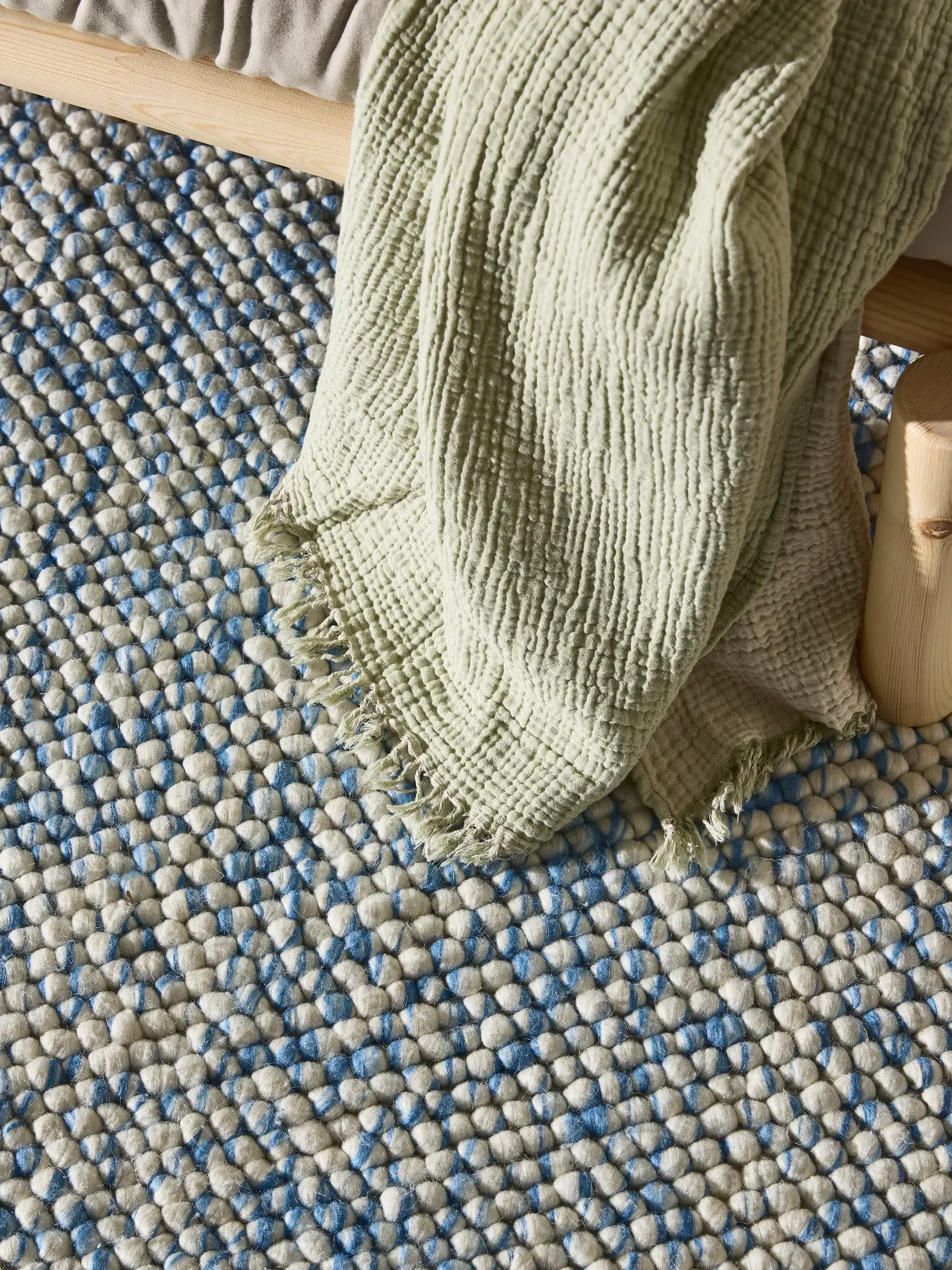 Teppich aus 70% Wolle, 30% Polyester in Blau mit 70% Wolle, 30% Polyester hohem Flor von Lytte