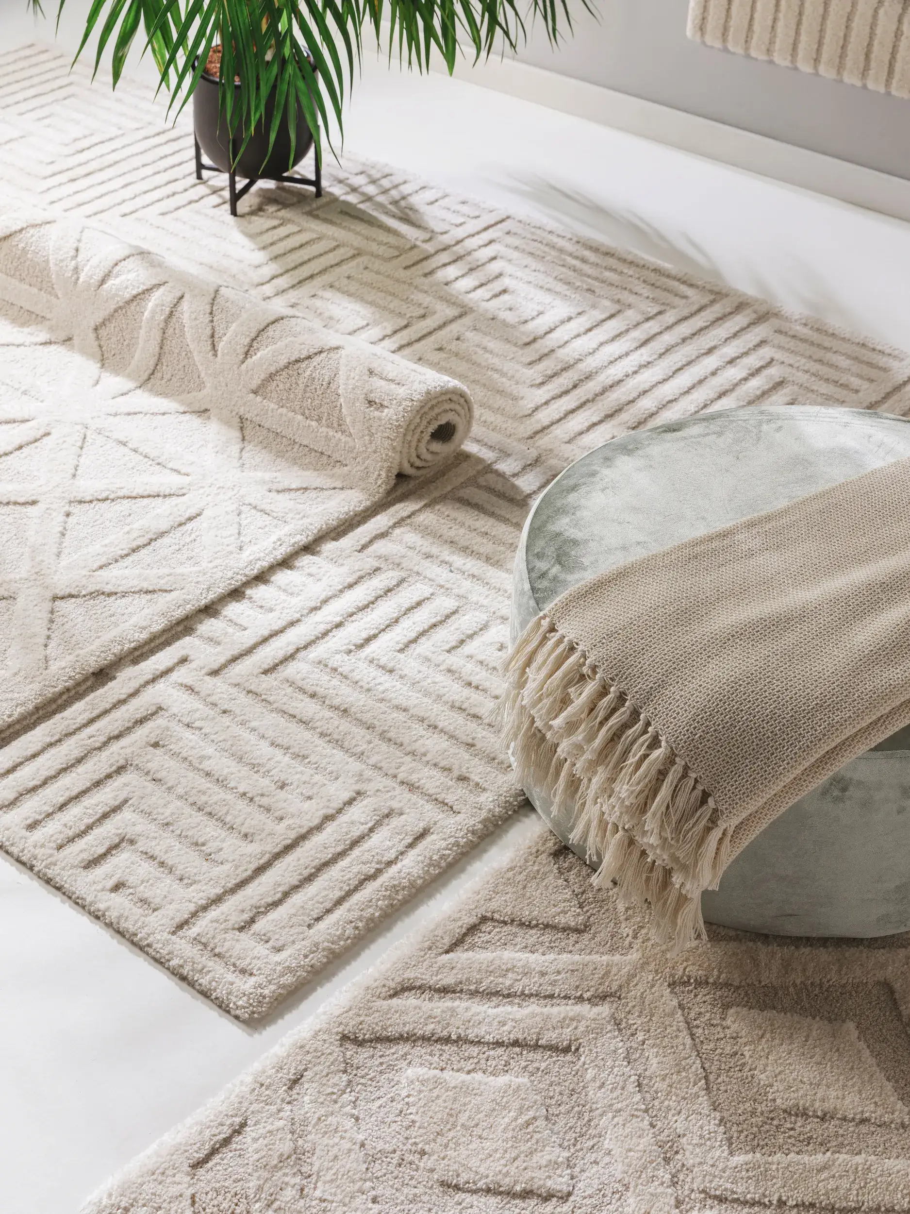 Rug made of 60% Polypropylen, 40% Polyester in Beige with a 60% Polypropylen, 40% Polyester high pile by benuta Nest