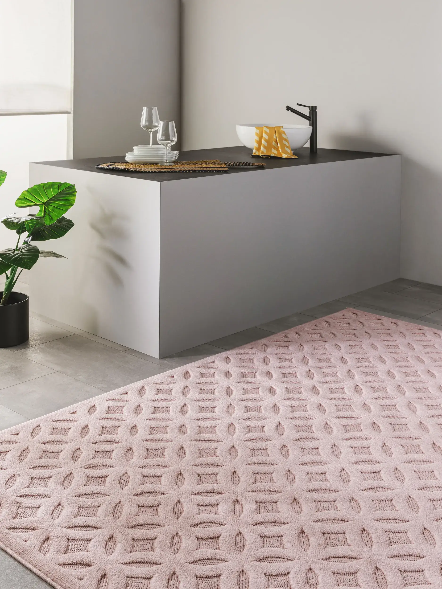 Rug made of 100% Polypropylen in Rosa with a 100% Polypropylen high pile by benuta Nest