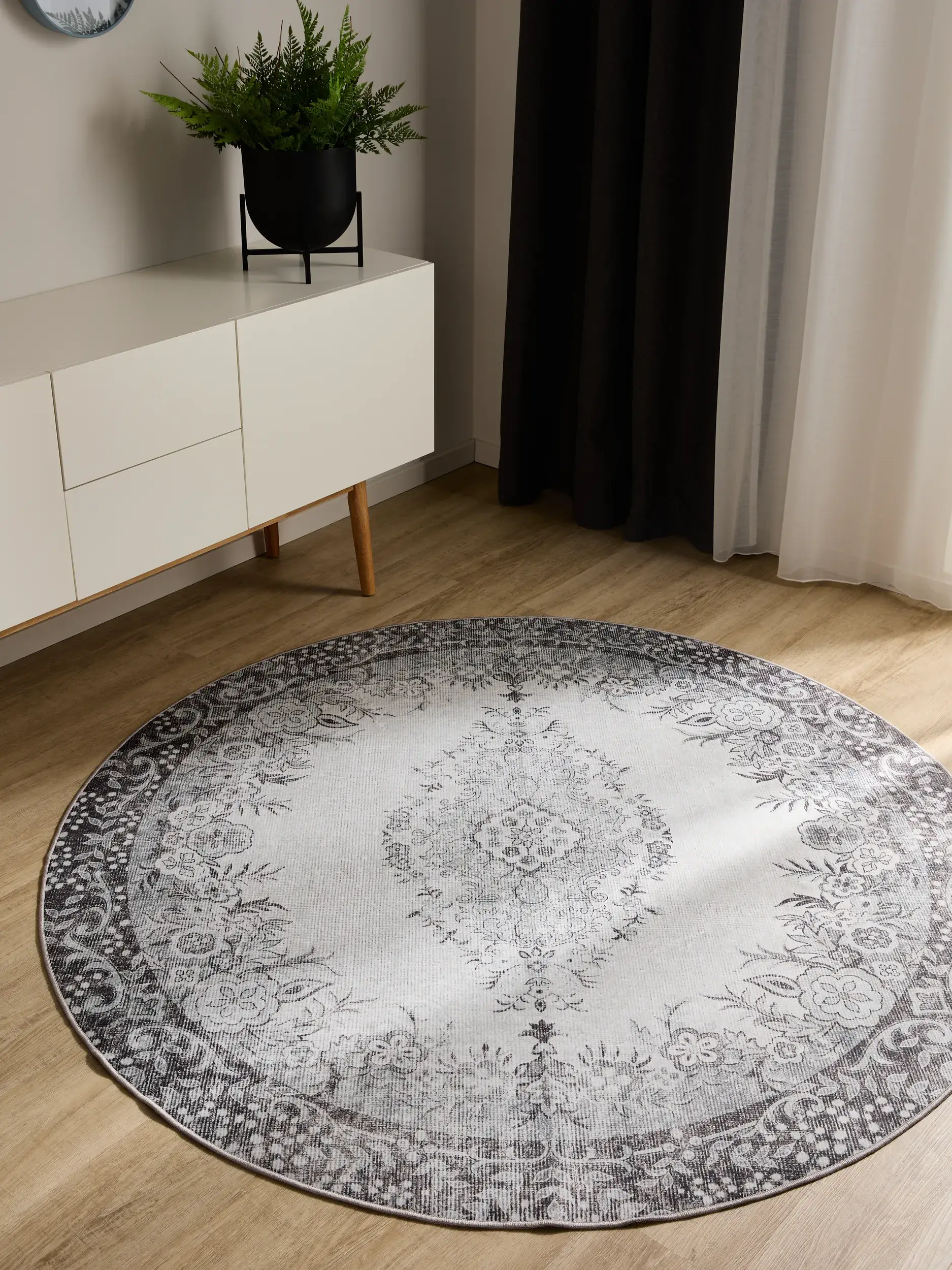 Rug made of 100% Polyester in Black with a 100% Polyester high pile by benuta Basic