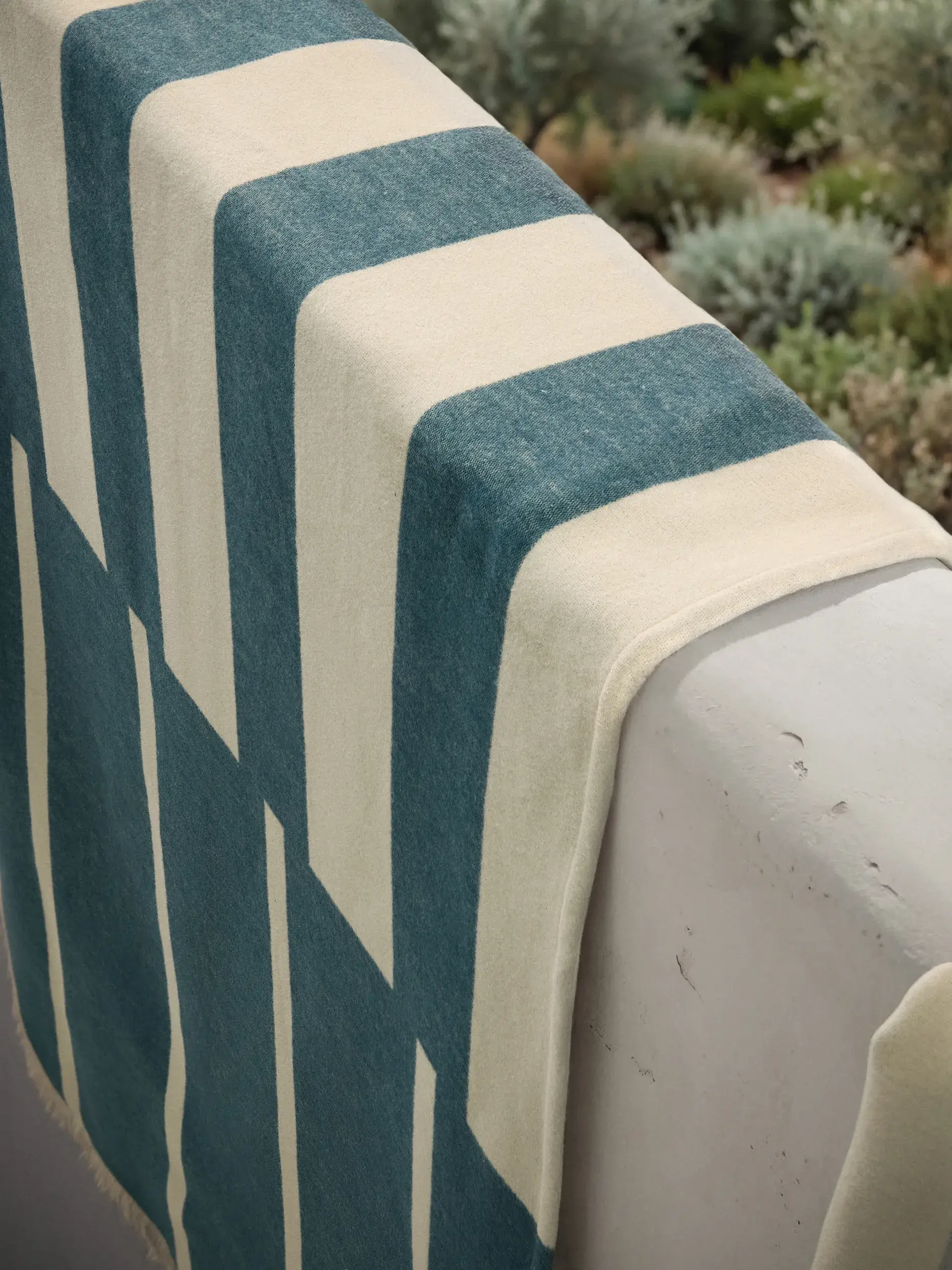 Baumwolldecke Reed Petrol von benuta Nest