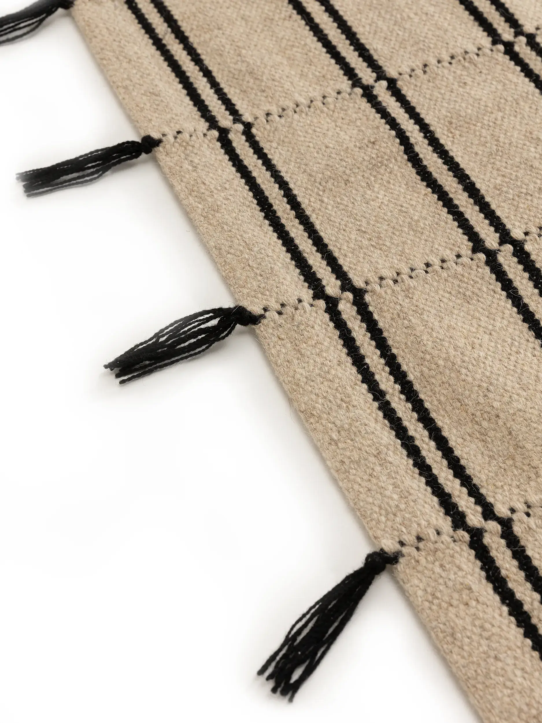 Teppich aus 70% Wolle, 30% Baumwolle in Schwarz mit 70% Wolle, 30% Baumwolle hohem Flor von benuta Pure