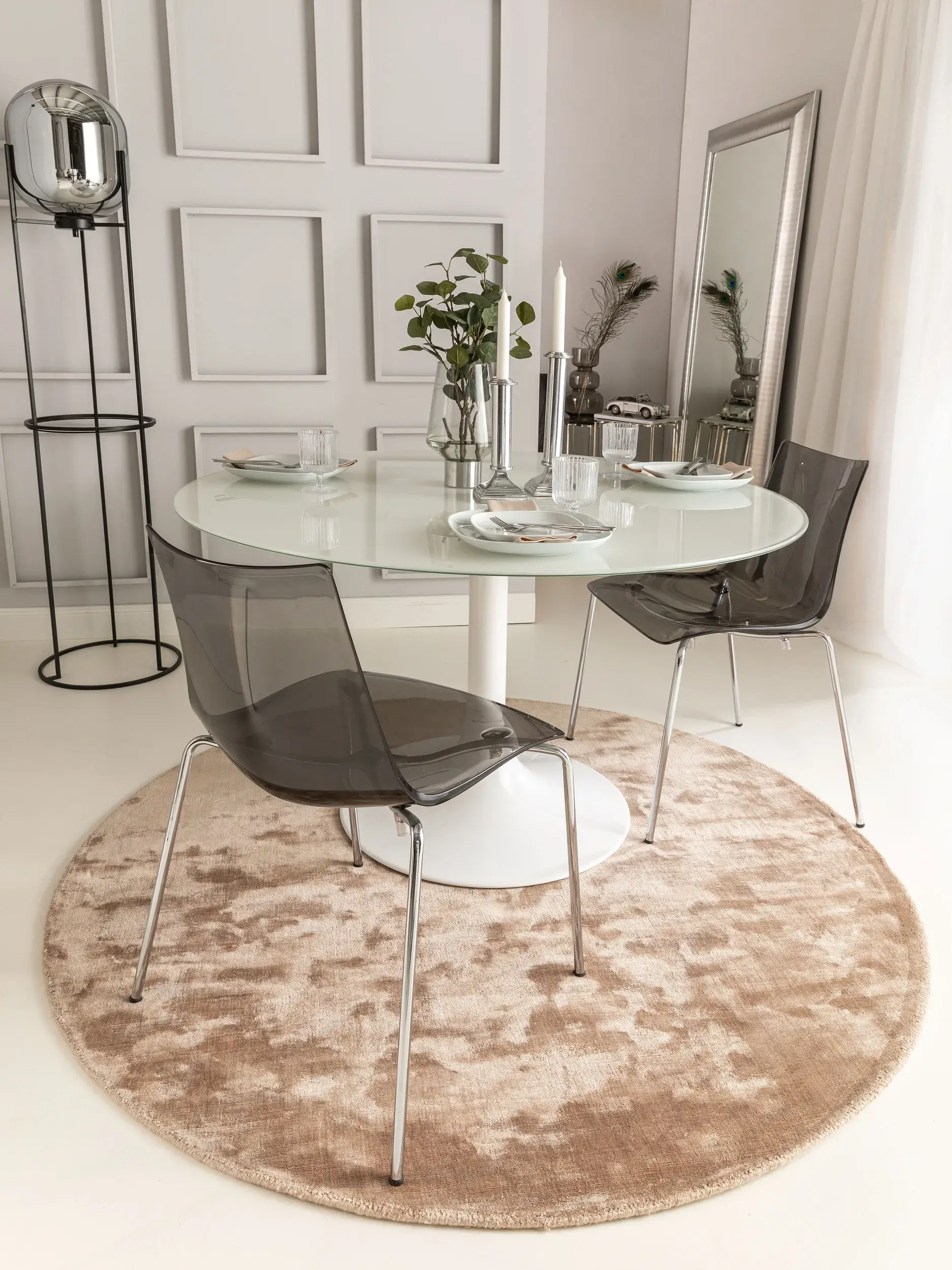Alfombra Nela de 100% Viscosa en Taupe de benuta pure