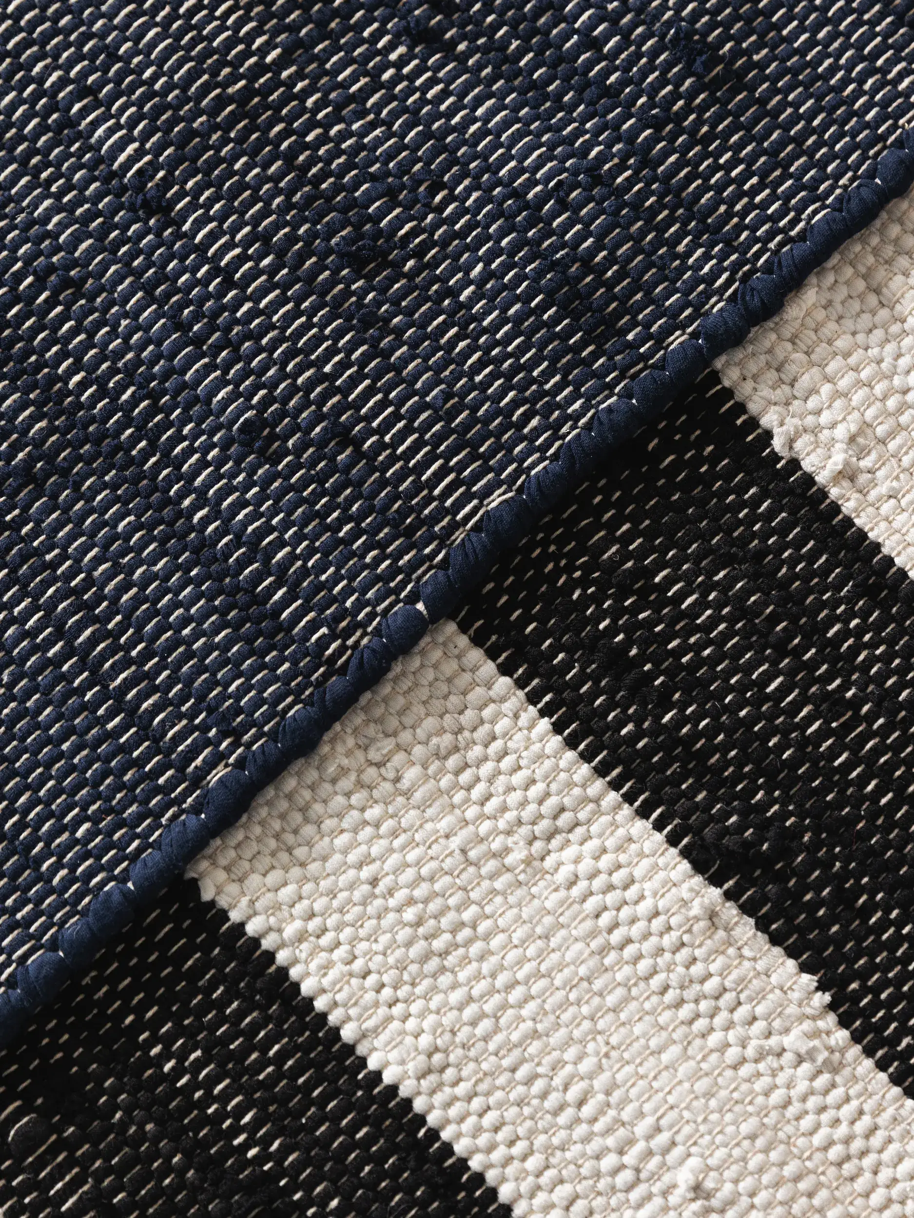 Teppich aus 100% Recycelte Baumwolle in Schwarz/Weiß mit 100% Recycelte Baumwolle hohem Flor von benuta Basic