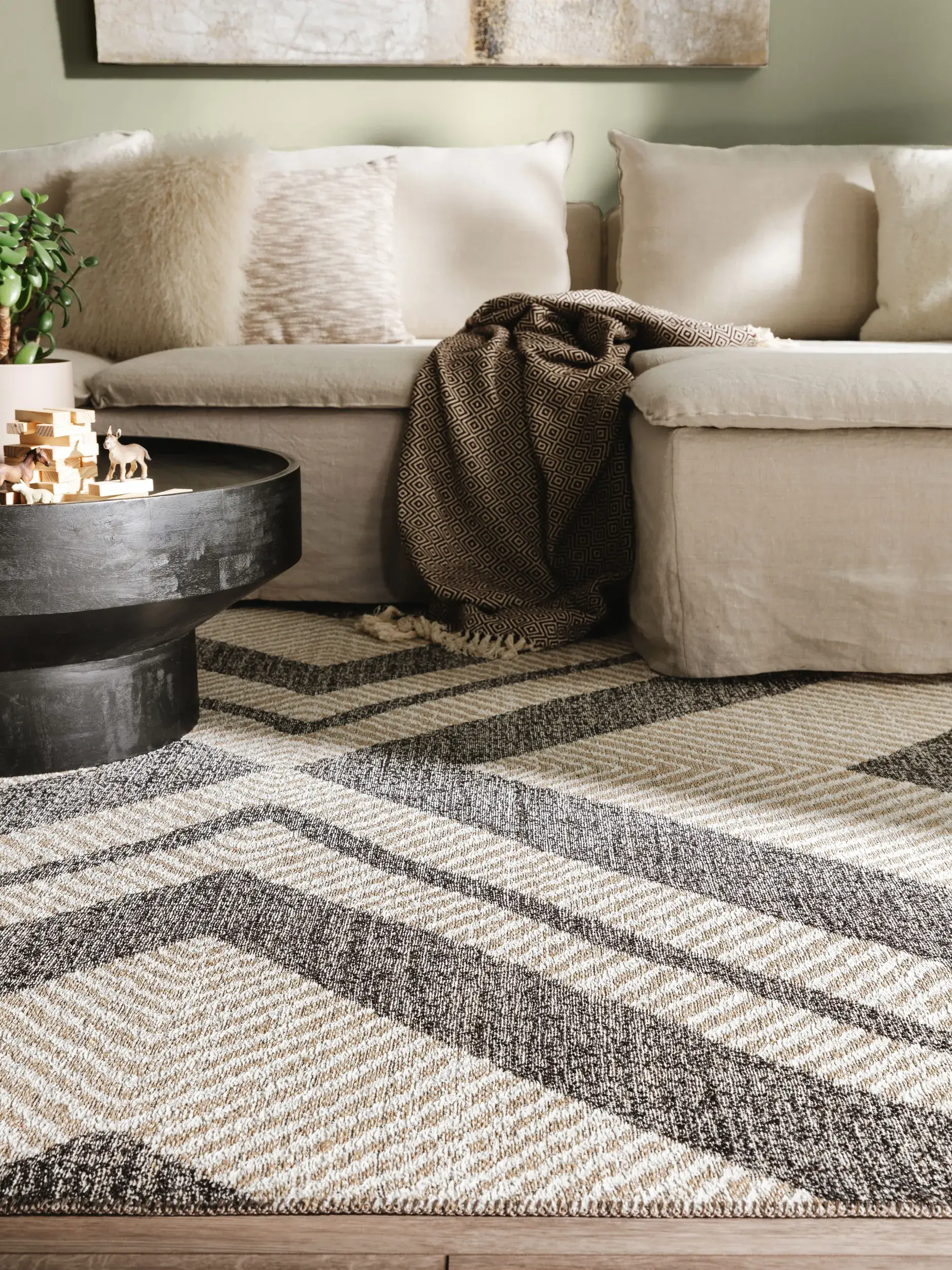 Teppich aus 65% Polyester (recycled PET), 35% Jute in Beige mit 65% Polyester (recycled PET), 35% Jute hohem Flor von benuta Nest