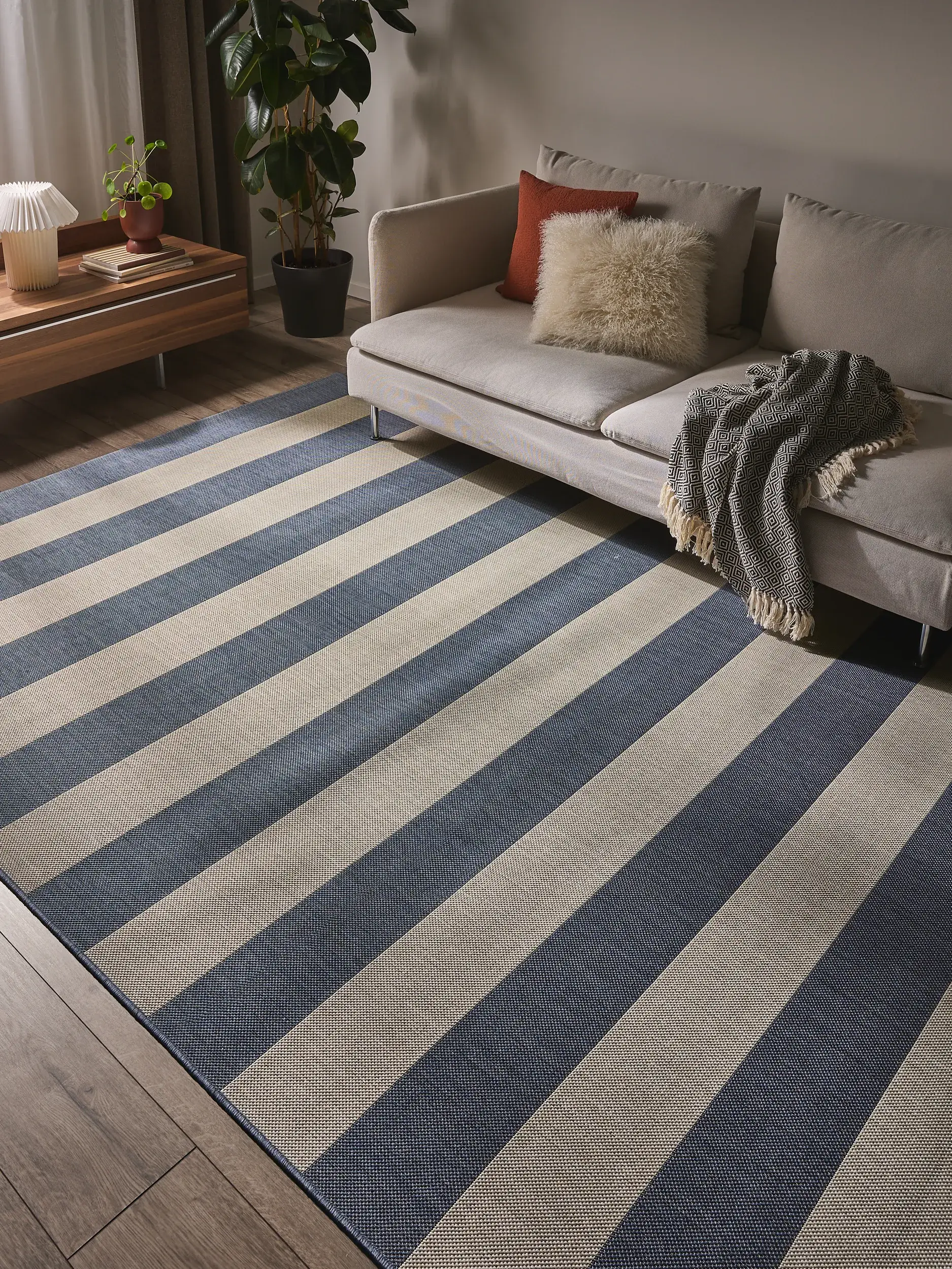 Alfombra Metro de 100% Polipropileno en Azul de benuta nest