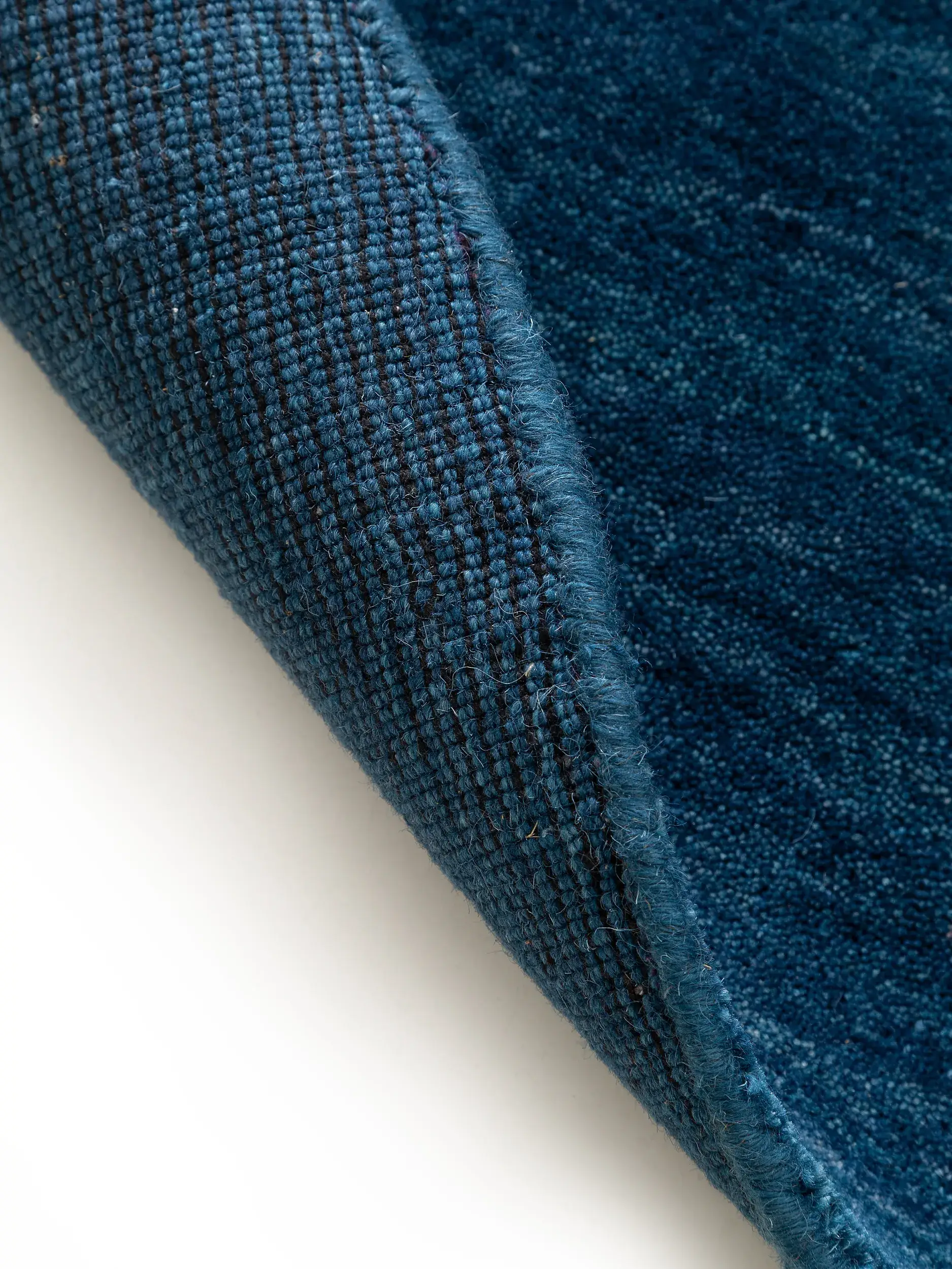 Teppich aus 100% Wolle in Blau mit 100% Wolle hohem Flor von benuta Nest