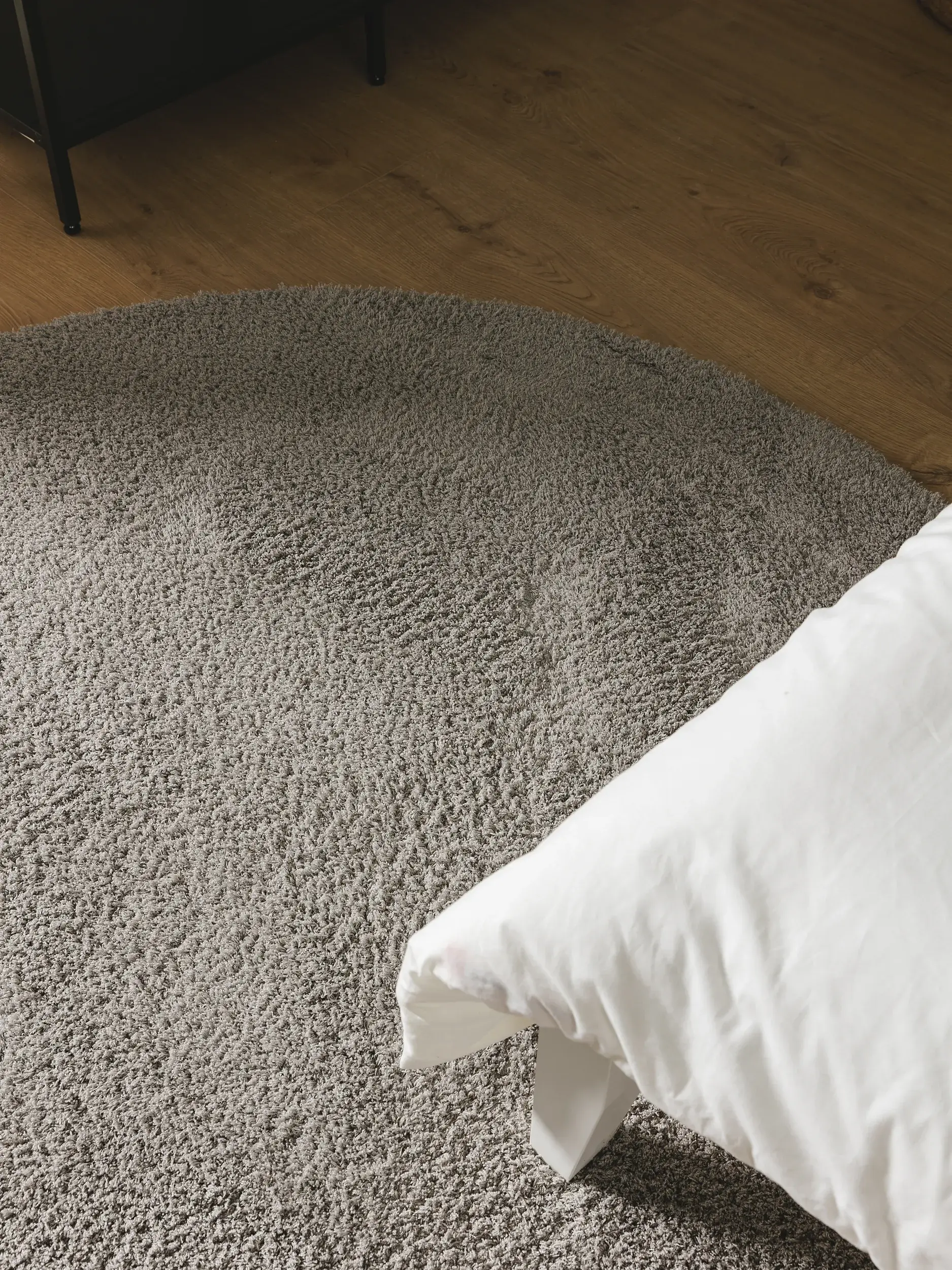 Teppich aus 100% Polyester (Microfiber) in Grau mit 100% Polyester (Microfiber) hohem Flor von benuta Nest