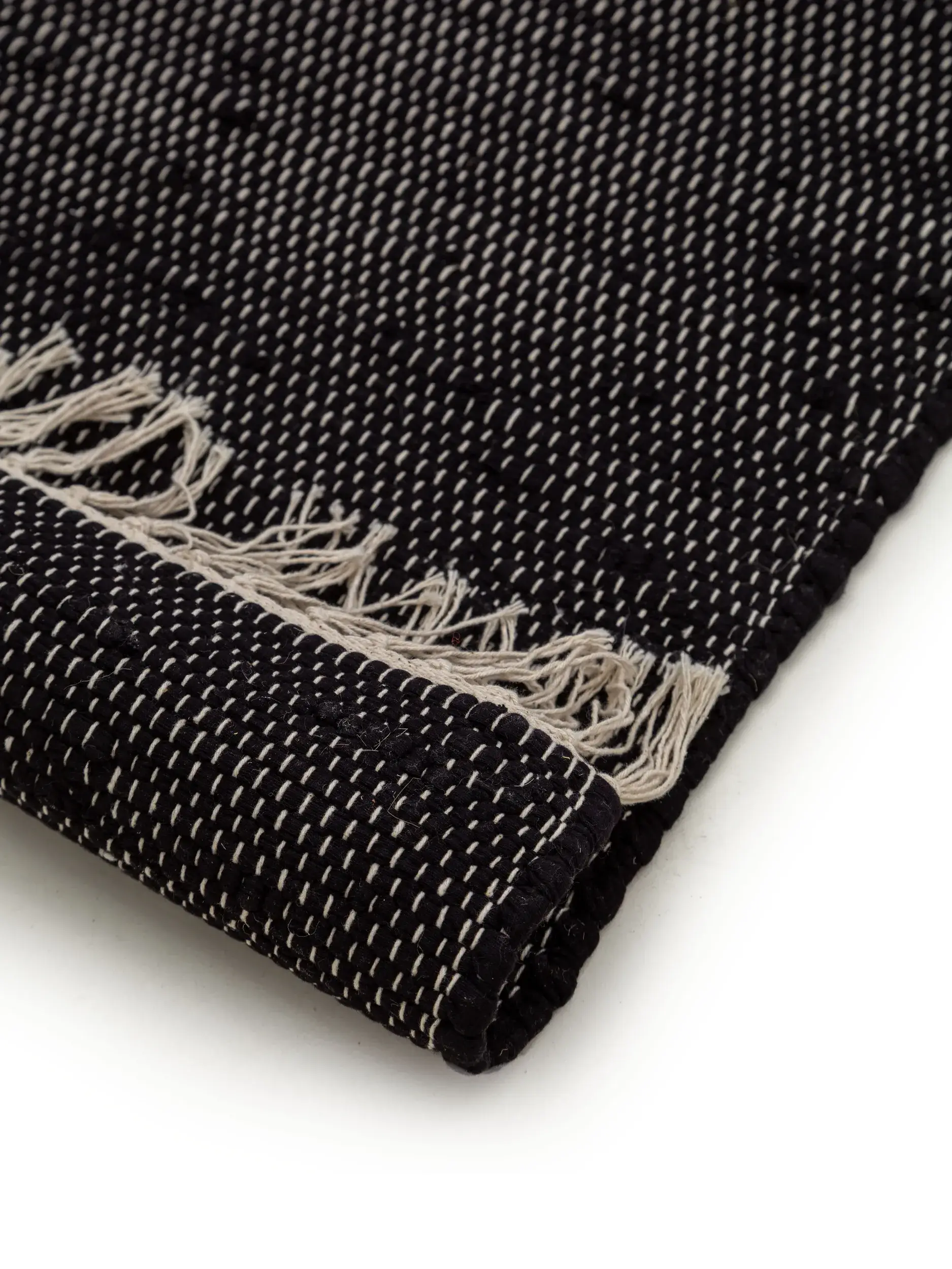 Teppich aus 100% Recycelte Baumwolle in Schwarz mit 100% Recycelte Baumwolle hohem Flor von benuta Basic