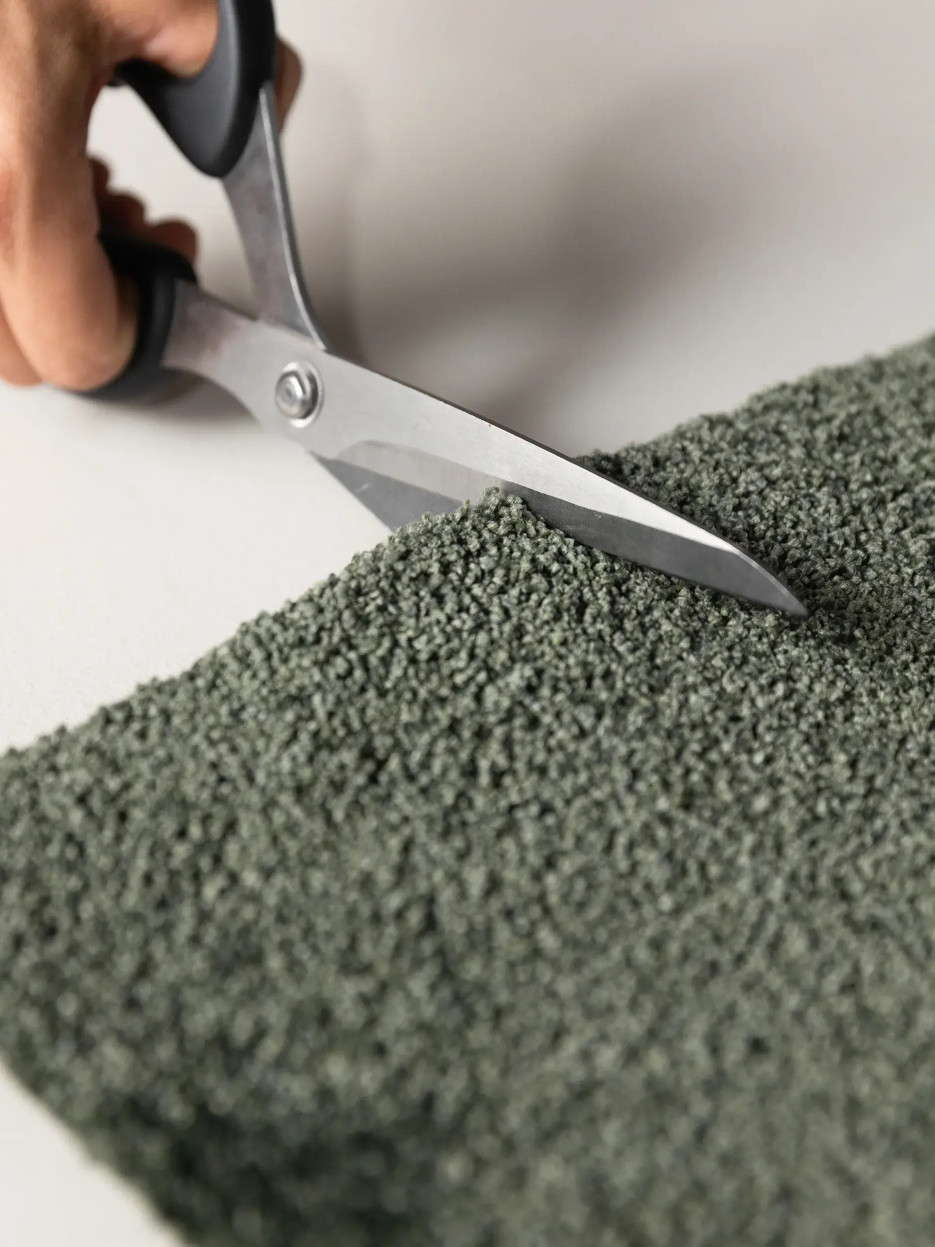 Tapijt van 100% Polyester (30% gerecycled) in Groen met een 100% Polyester (30% gerecycled) hoge pool van benuta nest