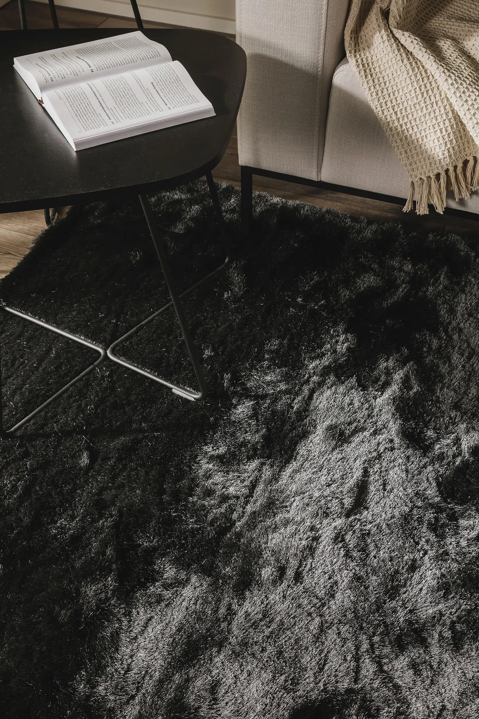 Alfombra de 100% Poliéster en Gris con un pelo de {{Placeholder_Pile Height}} de altura de benuta nest