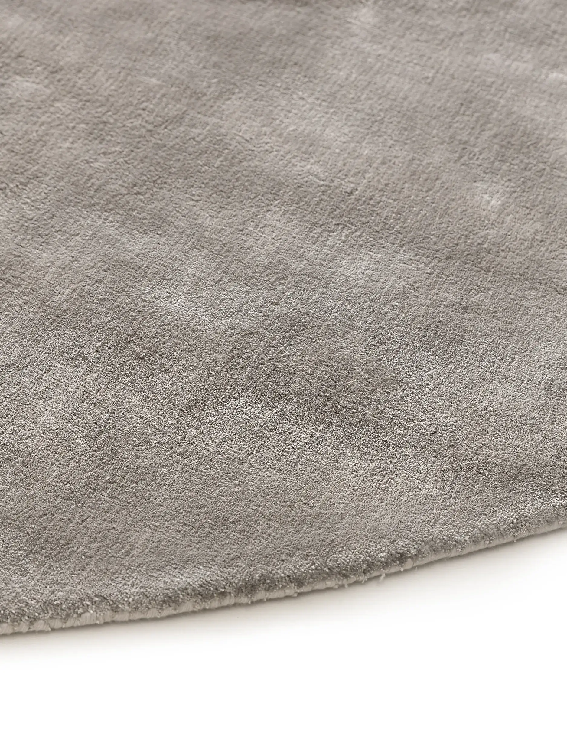 Teppich aus 100% Viskose in Grau mit 100% Viskose hohem Flor von benuta Pure