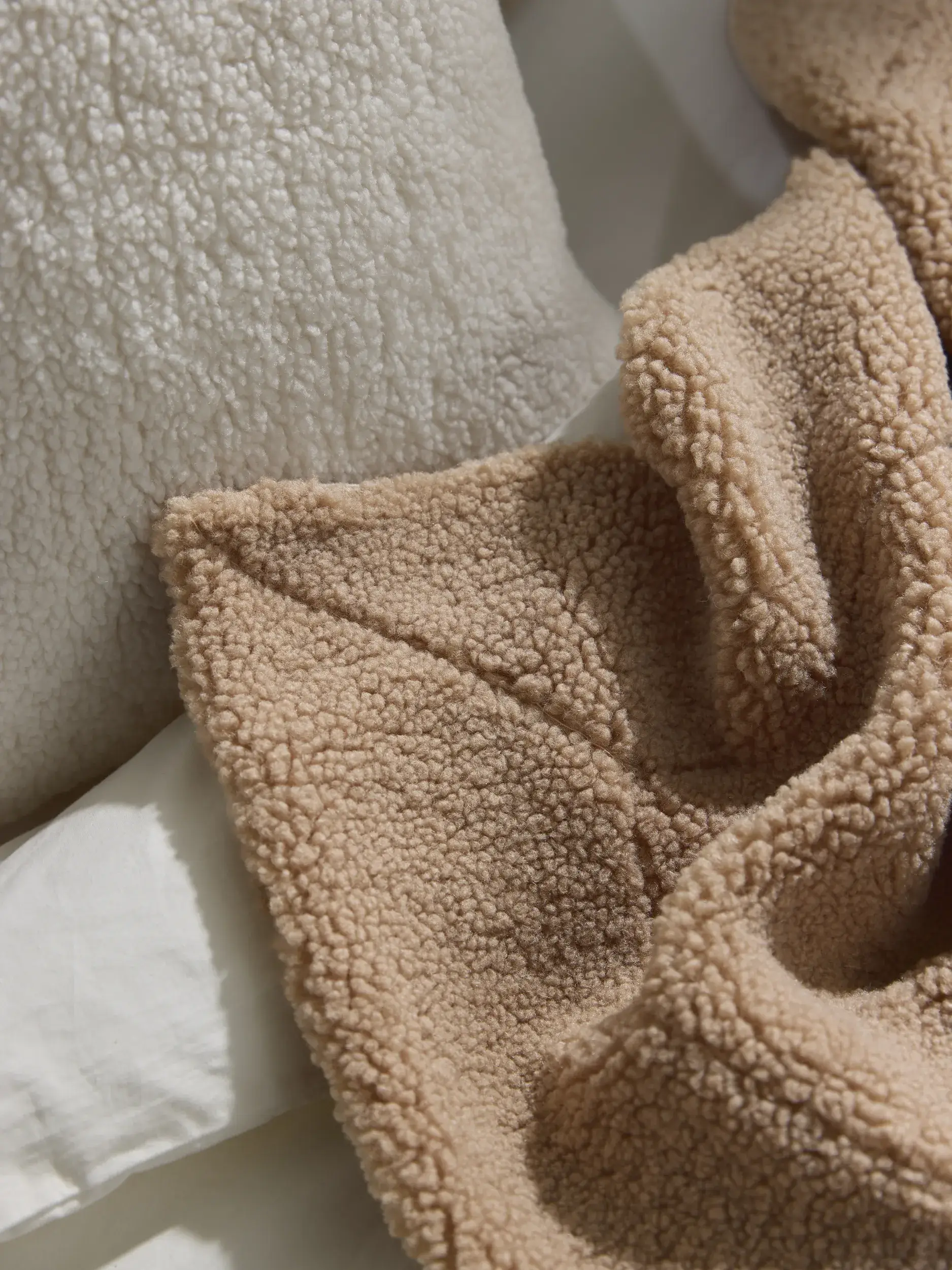 Decke Ted Hellbraun im Design  aus  von benuta Pop