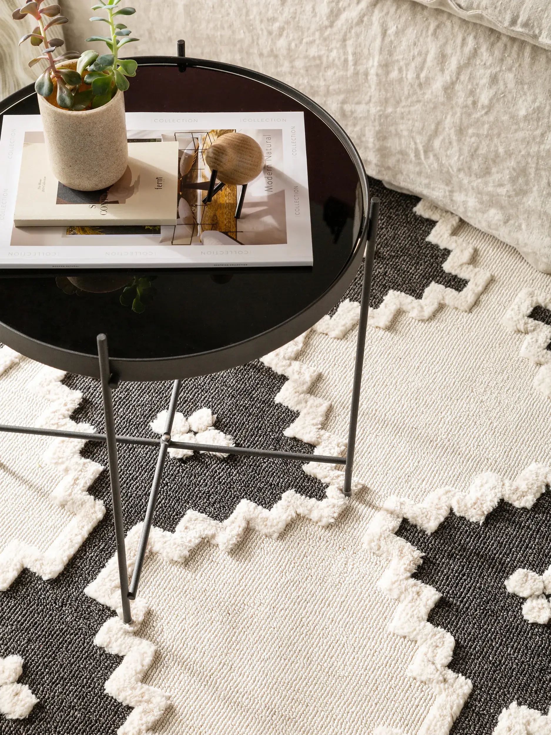 Tapijt van 100% Polyester in Beige met een 100% Polyester hoge pool van benuta POP