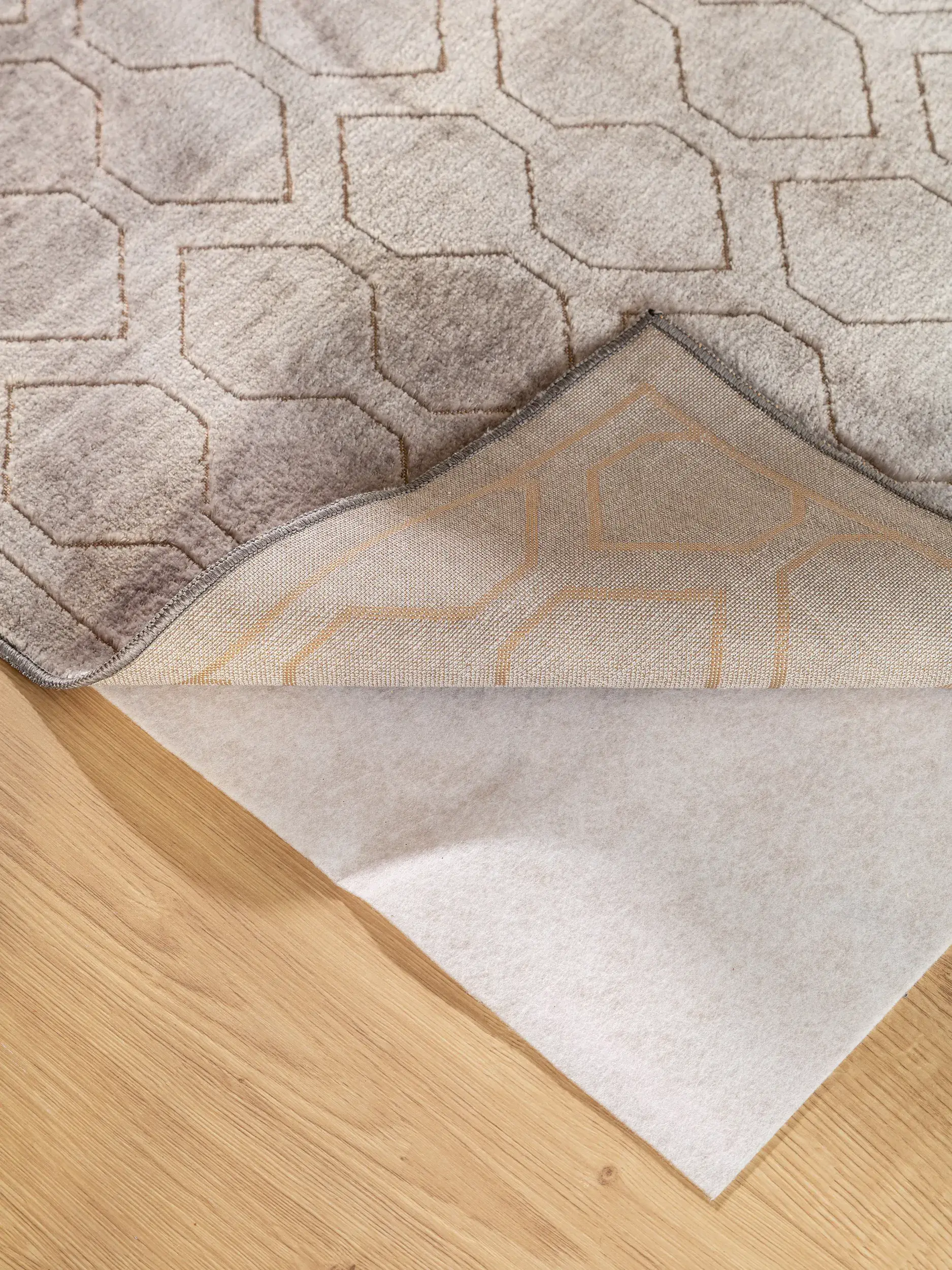 Rug made of 100% Polyester in Grey with a 100% Polyester high pile by benuta