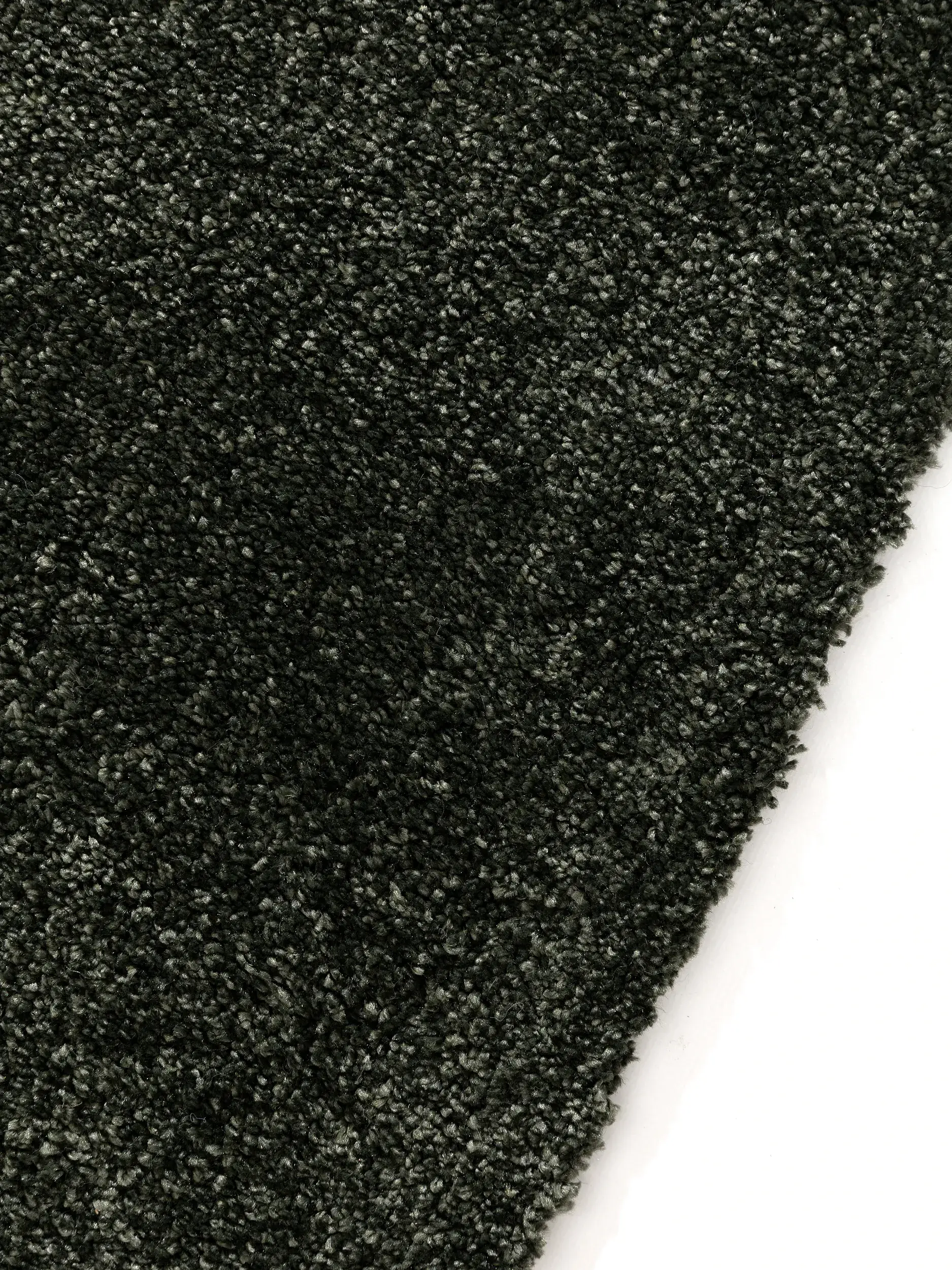 Tapijt van 100% Polyester (30% gerecycled) in Groen met een 100% Polyester (30% gerecycled) hoge pool van benuta nest
