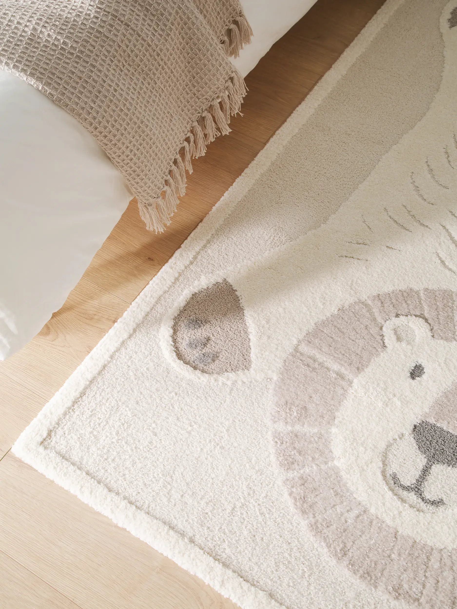 Alfombra de 60% Polipropileno, 40% Poliéster en Beige con un pelo de {{Placeholder_Pile Height}} de altura de Lytte