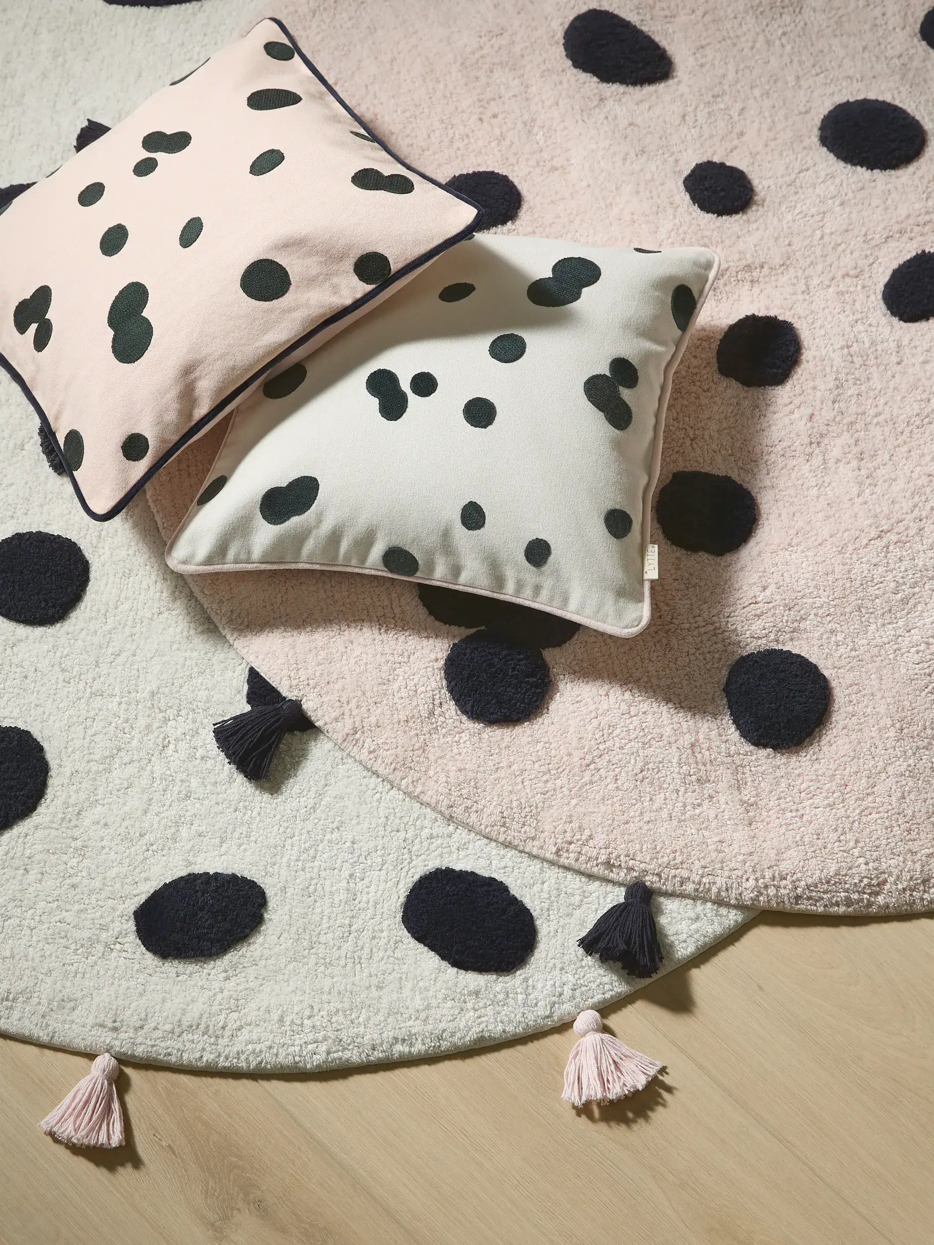 Cushion Hannes White/Black by Lytte