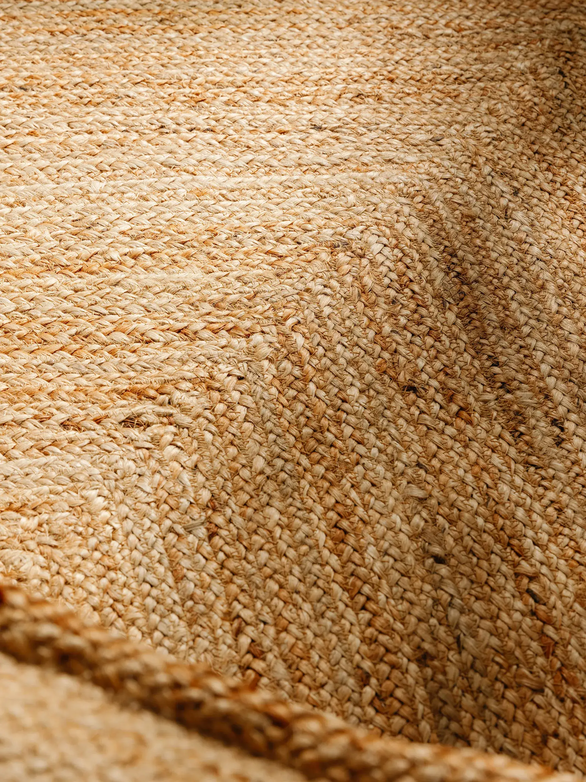 Matto 100% Jutea värissä Braun 100% Jute korkealla nukalla merkiltä benuta Pure