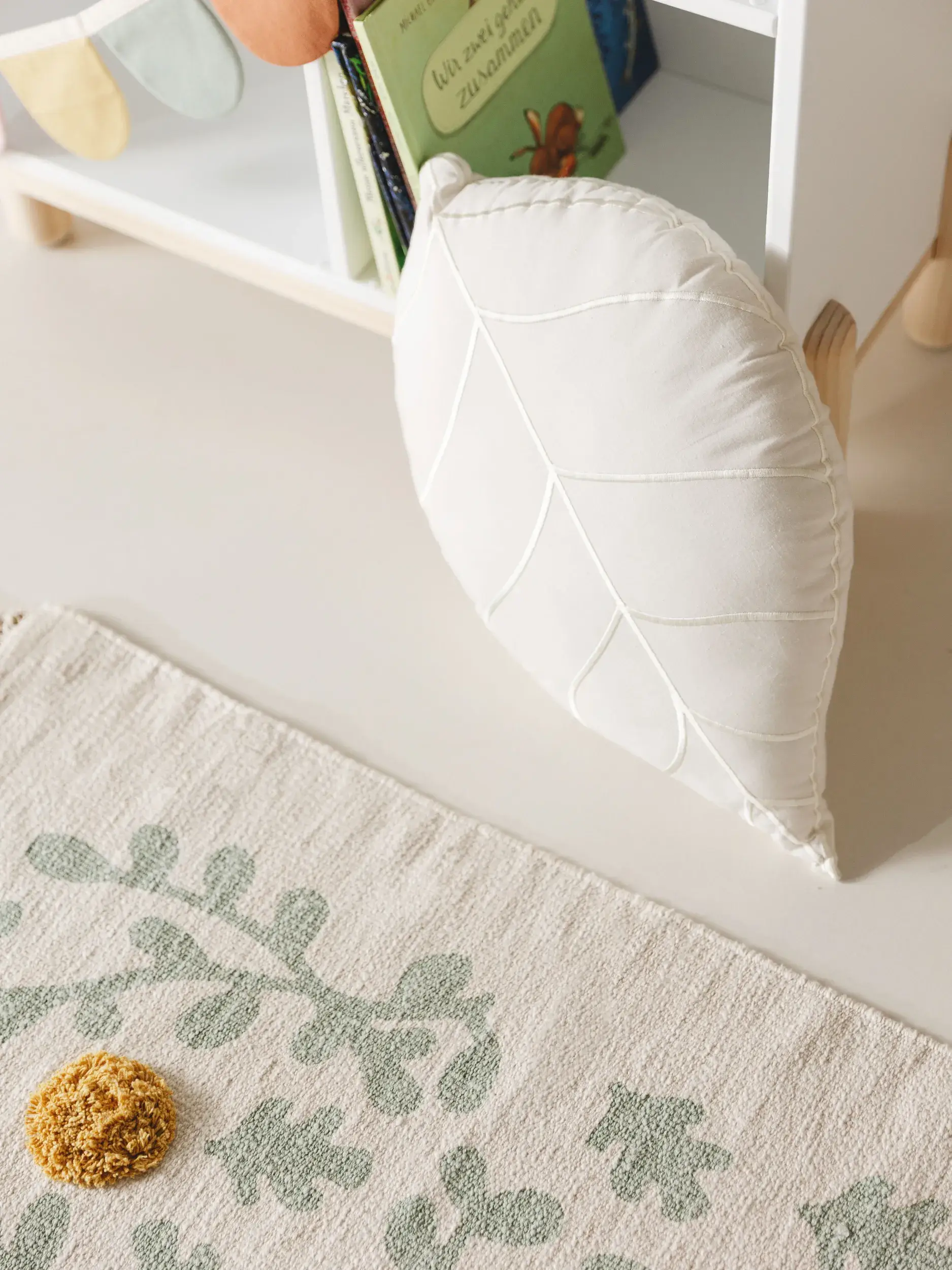 Kissen Hana Cream im Design Floral aus  von Lytte
