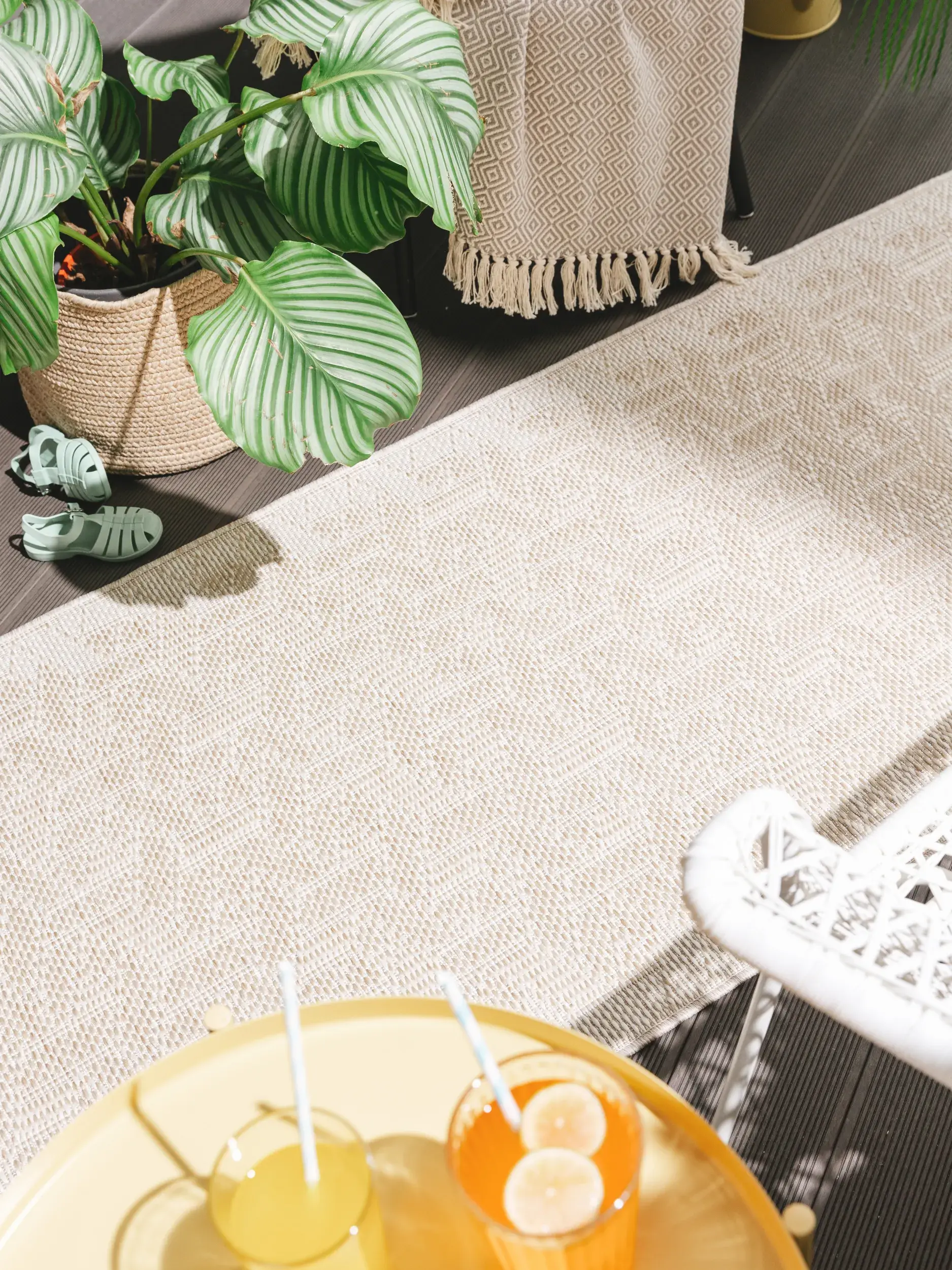 Rug made of 100% Polypropylen in White with a 100% Polypropylen high pile by benuta Nest
