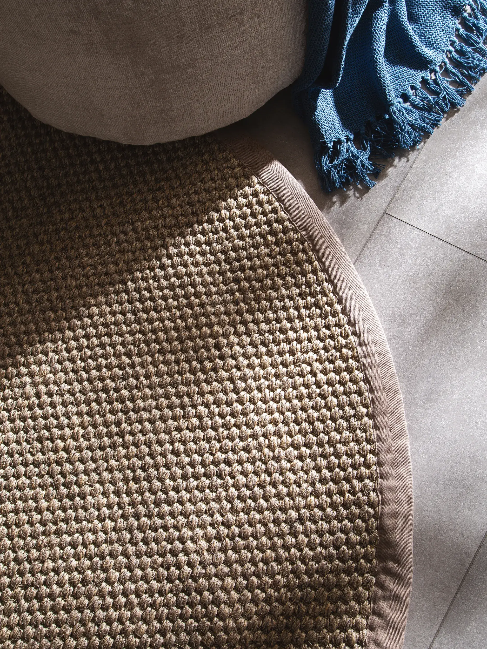 Teppich aus 100% Sisal in Grau mit 100% Sisal hohem Flor von benuta Pure