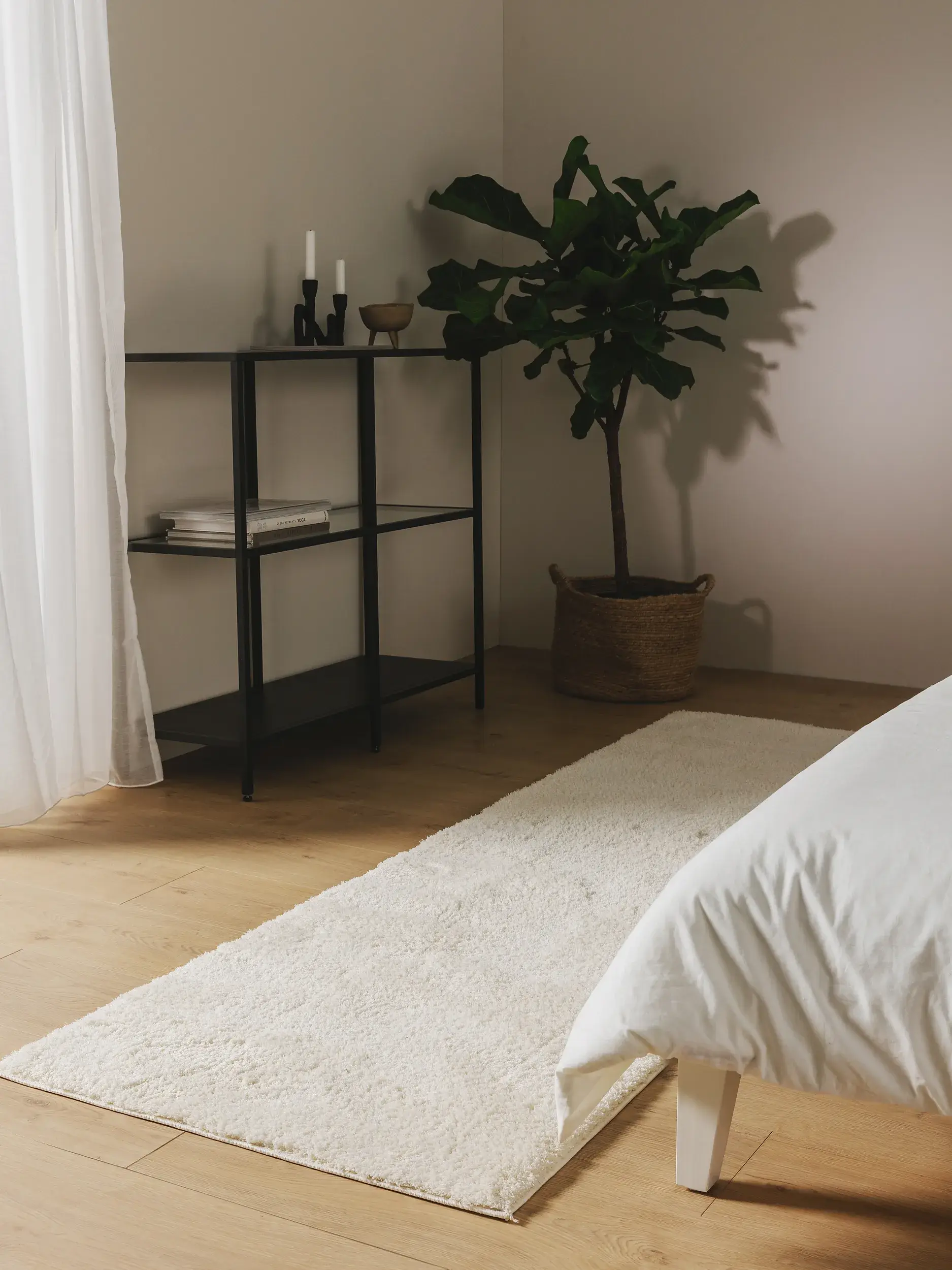 Teppich aus 100% Polyester (Microfiber) in Weiß mit 100% Polyester (Microfiber) hohem Flor von benuta Nest