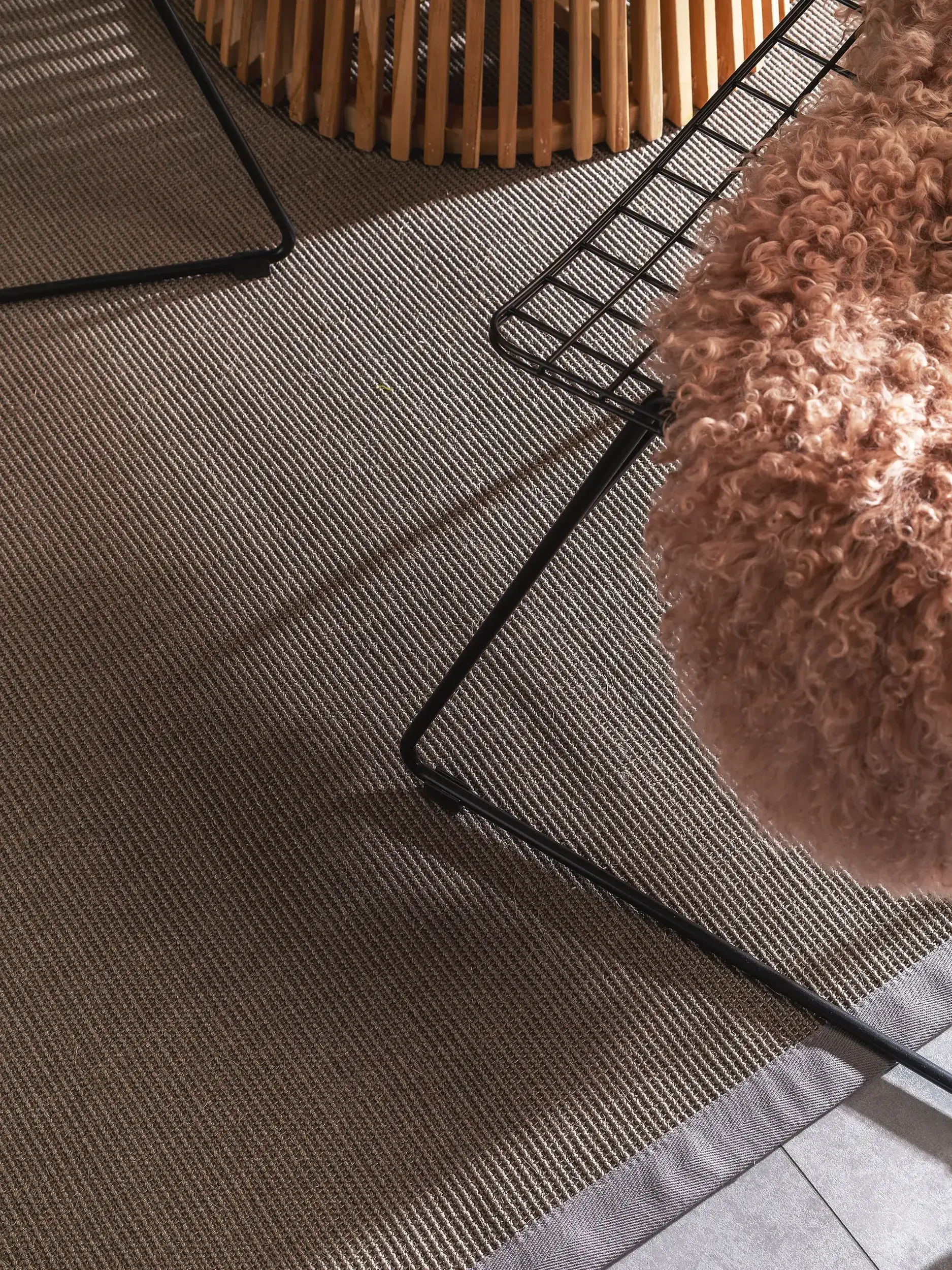 Matto 100% Sisala värissä Grau 100% Sisal korkealla nukalla merkiltä benuta Nest