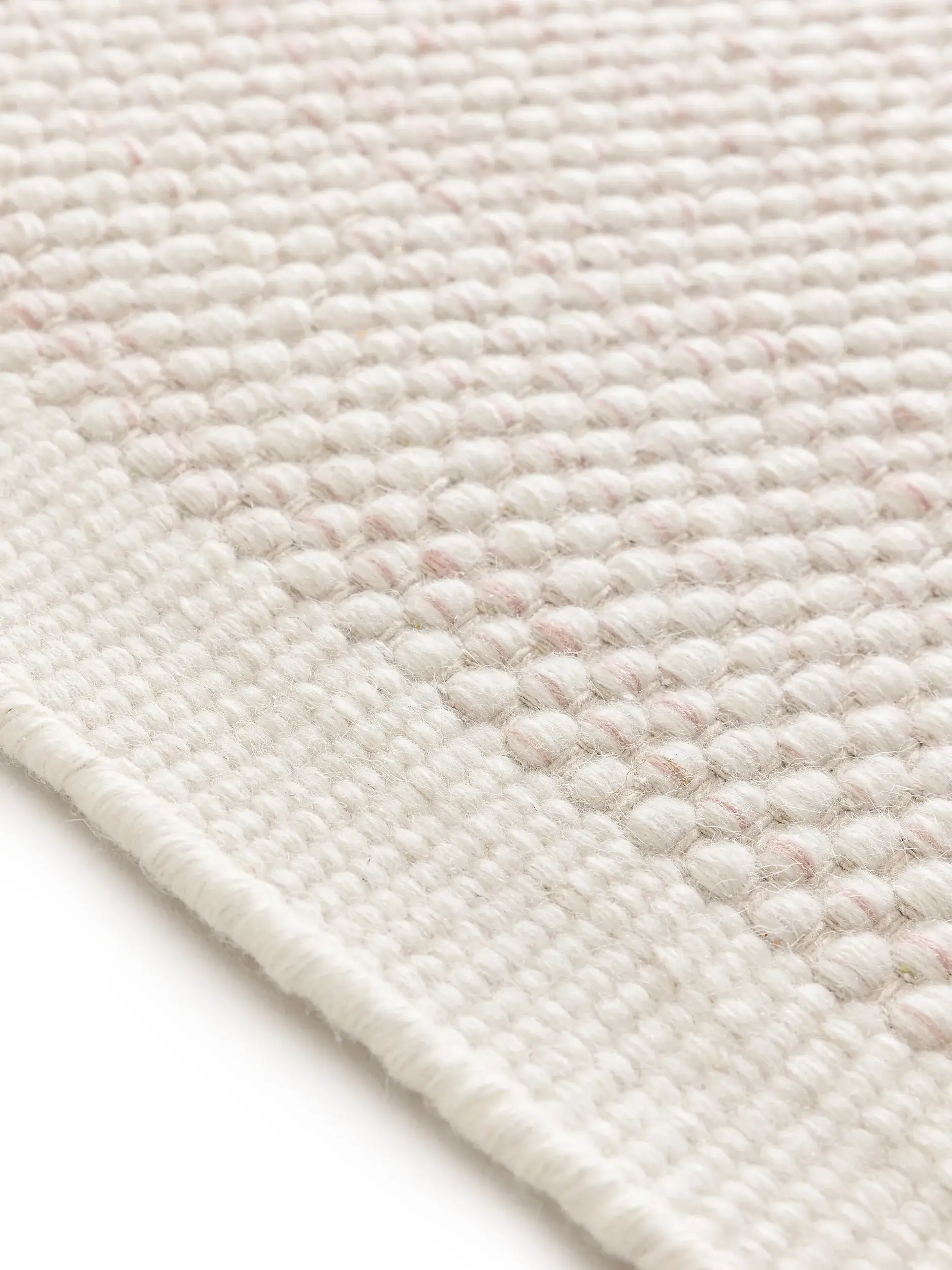 Teppich aus 100% Wolle in Rosa mit 100% Wolle hohem Flor von Lytte