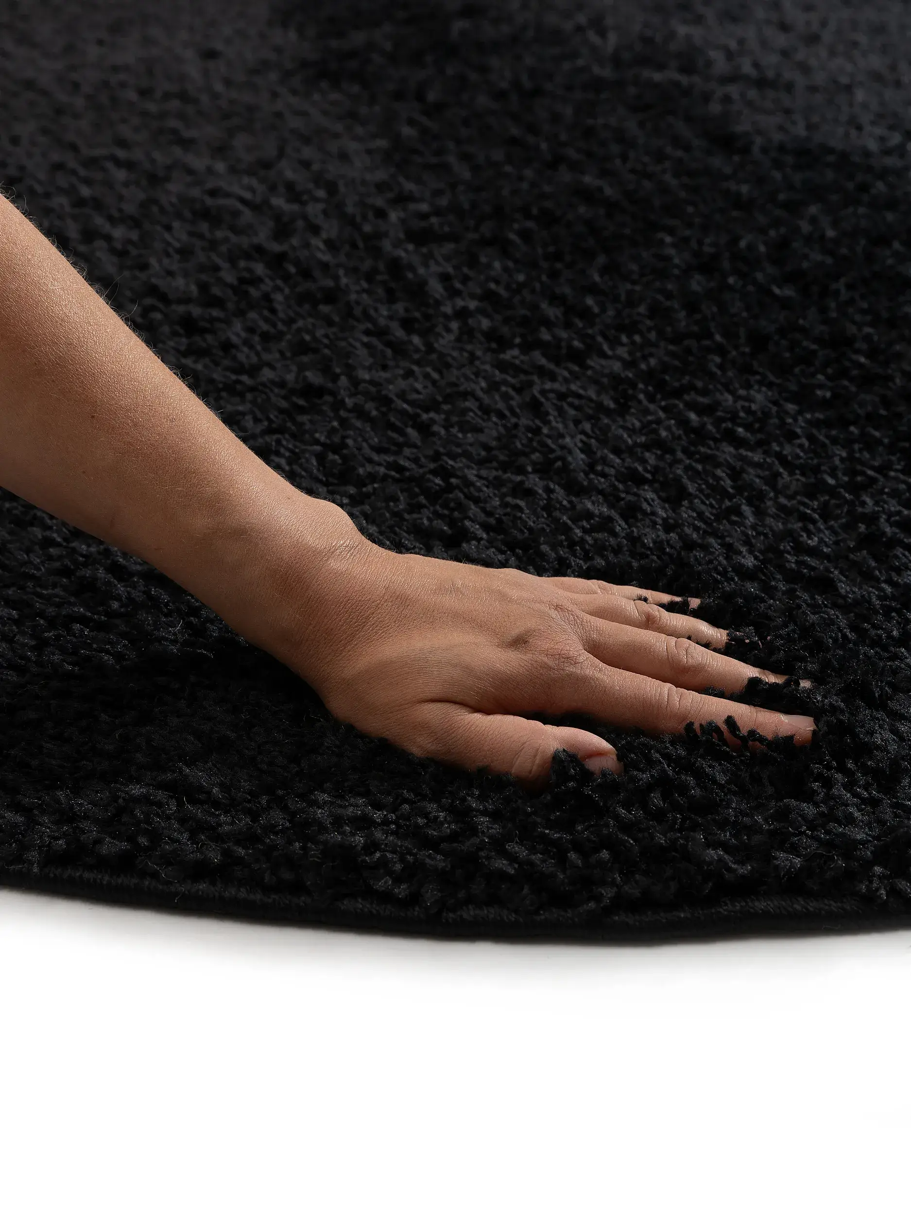 Rug made of 100% Polypropylen in Schwarz with a 100% Polypropylen high pile by benuta Basic
