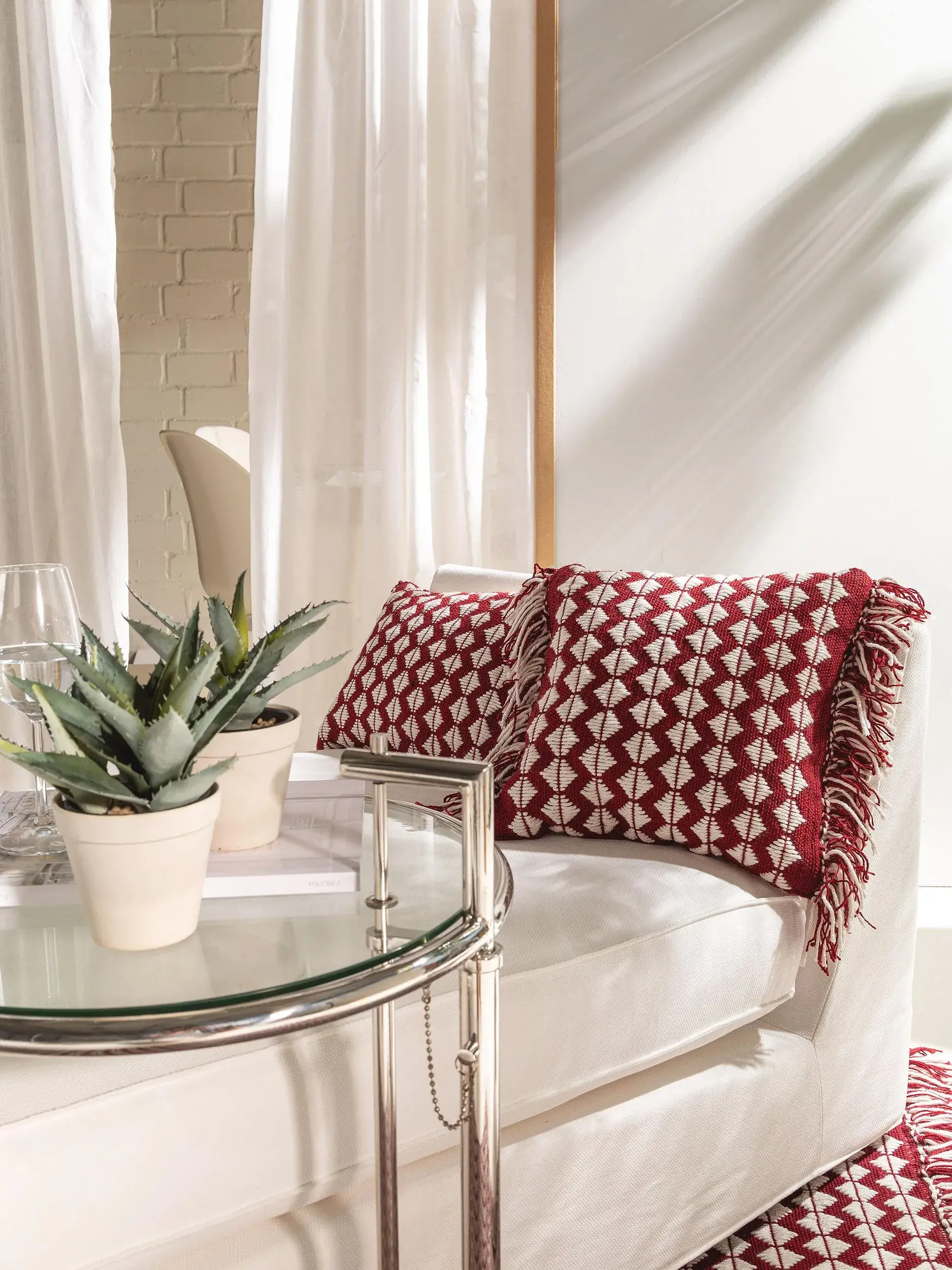 In- & Outdoor Kissen Morty Rot im Design Geometrisch aus 100% Polyester (recyceltes PET) von benuta Pure