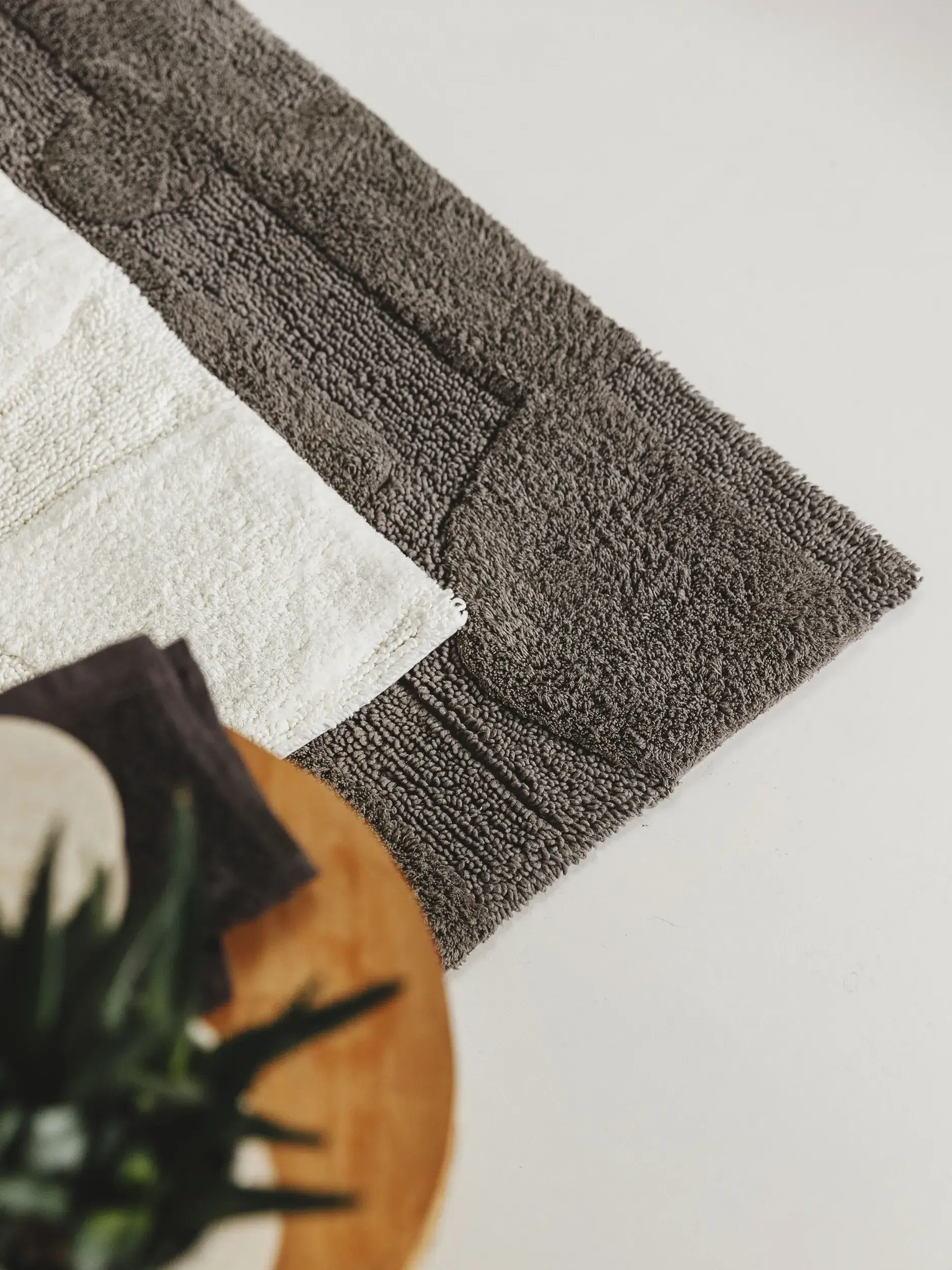 Badematte Nehir Grau in Abstrakt design made of 100% Baumwolle by benuta Nest