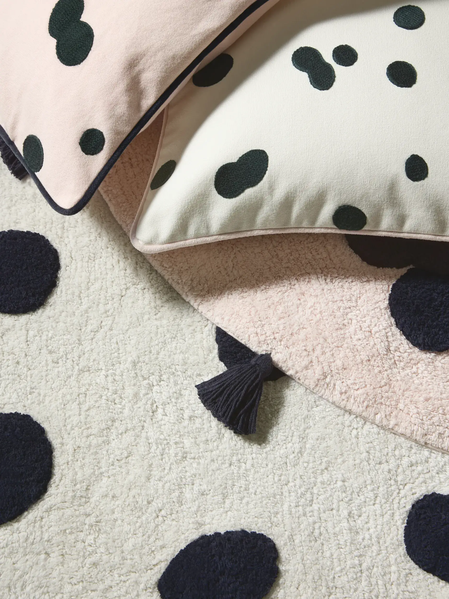 Cushion Hannes White/Black by Lytte