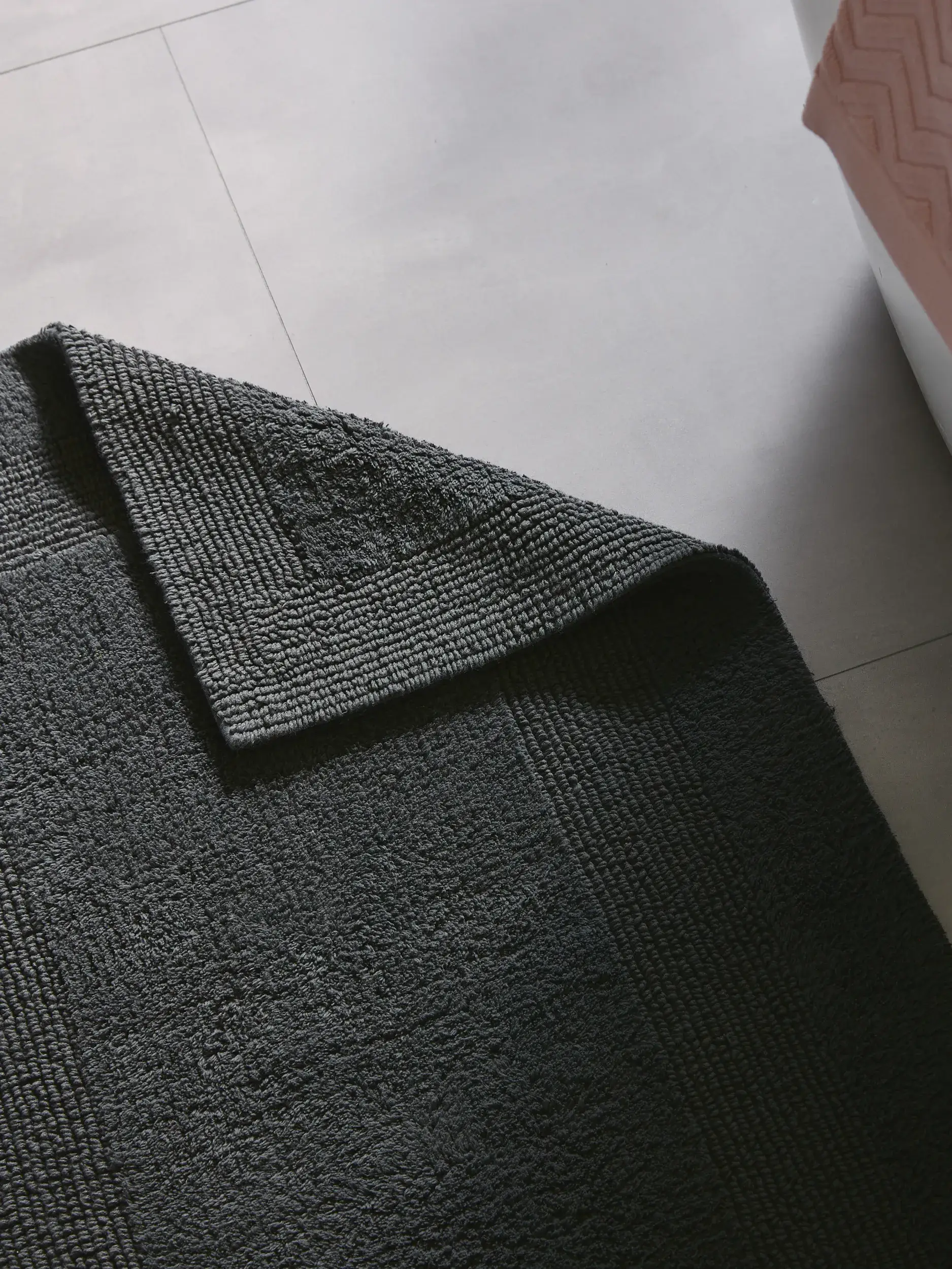 Badematte Lessa Grau von benuta Nest