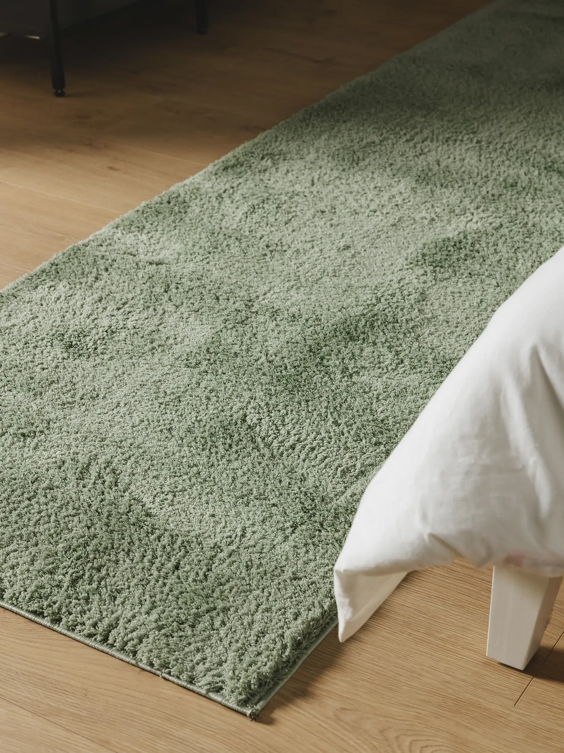 Tappeto di 100% Poliestere (Microfibra) in Verde con pelo alto 100% Poliestere (Microfibra) da benuta nest