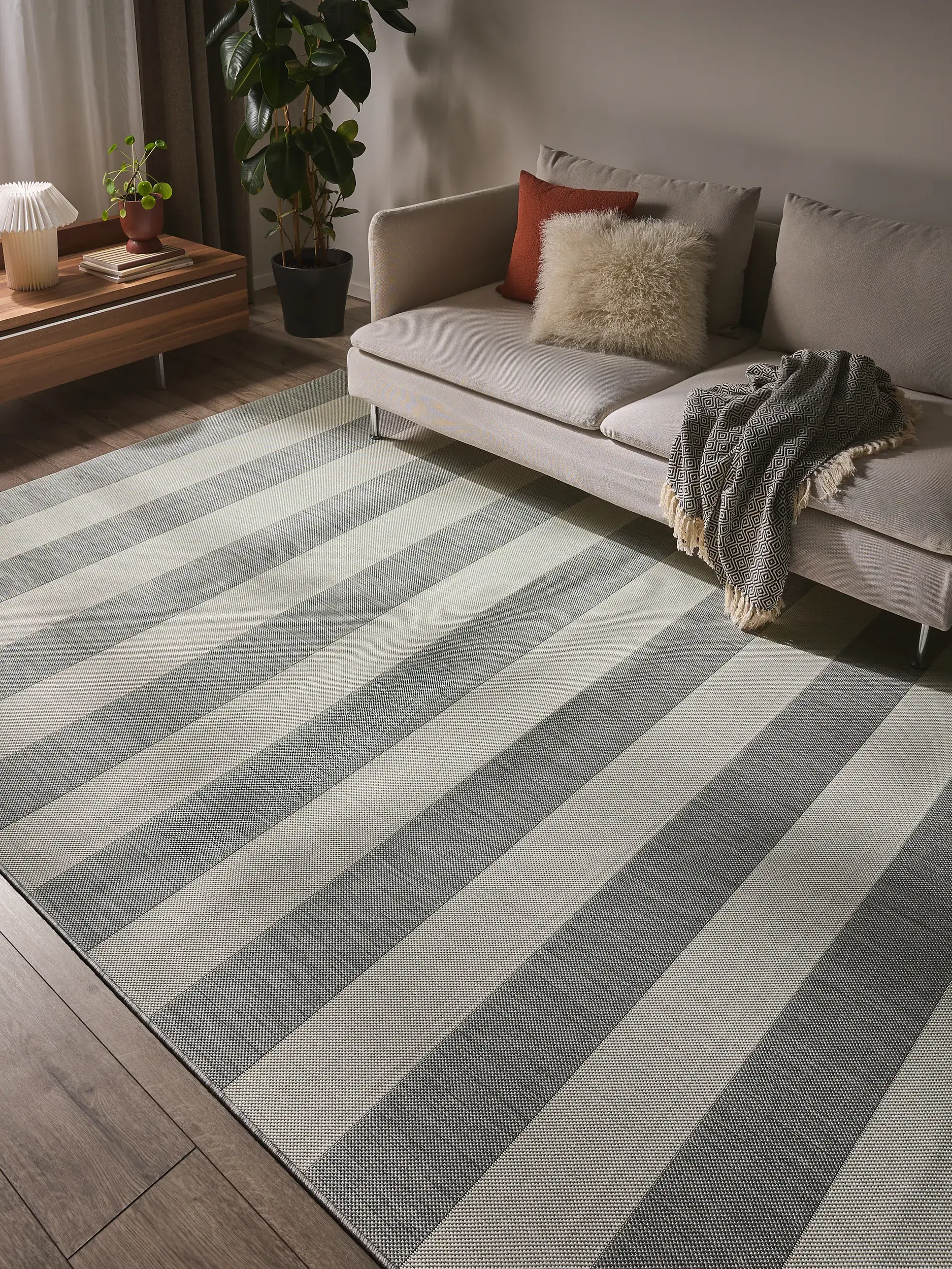 Teppich Metro aus 100% Polypropylen in Grau von benuta Nest