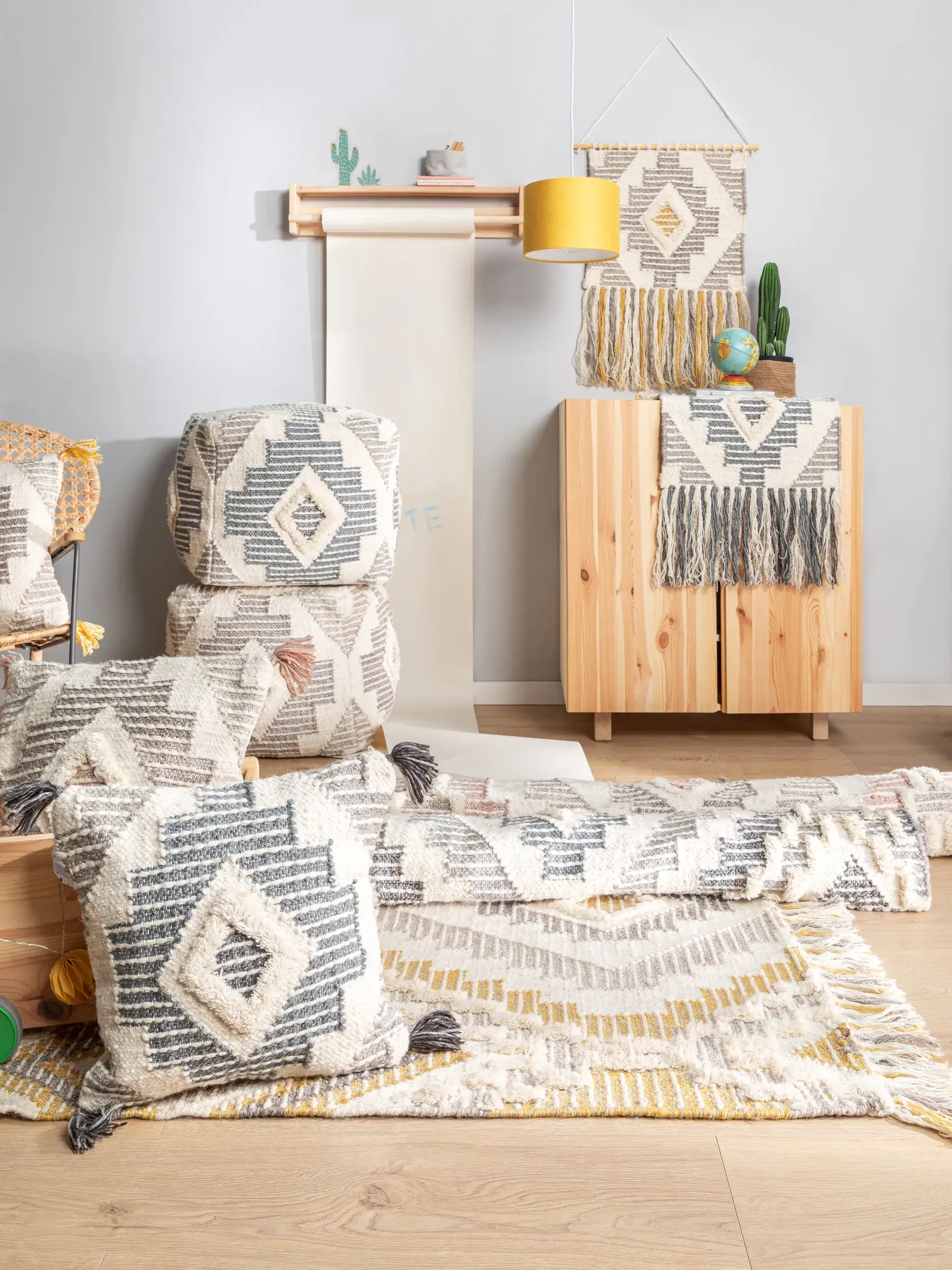 Teppich aus 70% Wolle, 30% Polyester in Gelb mit 70% Wolle, 30% Polyester hohem Flor von Lytte