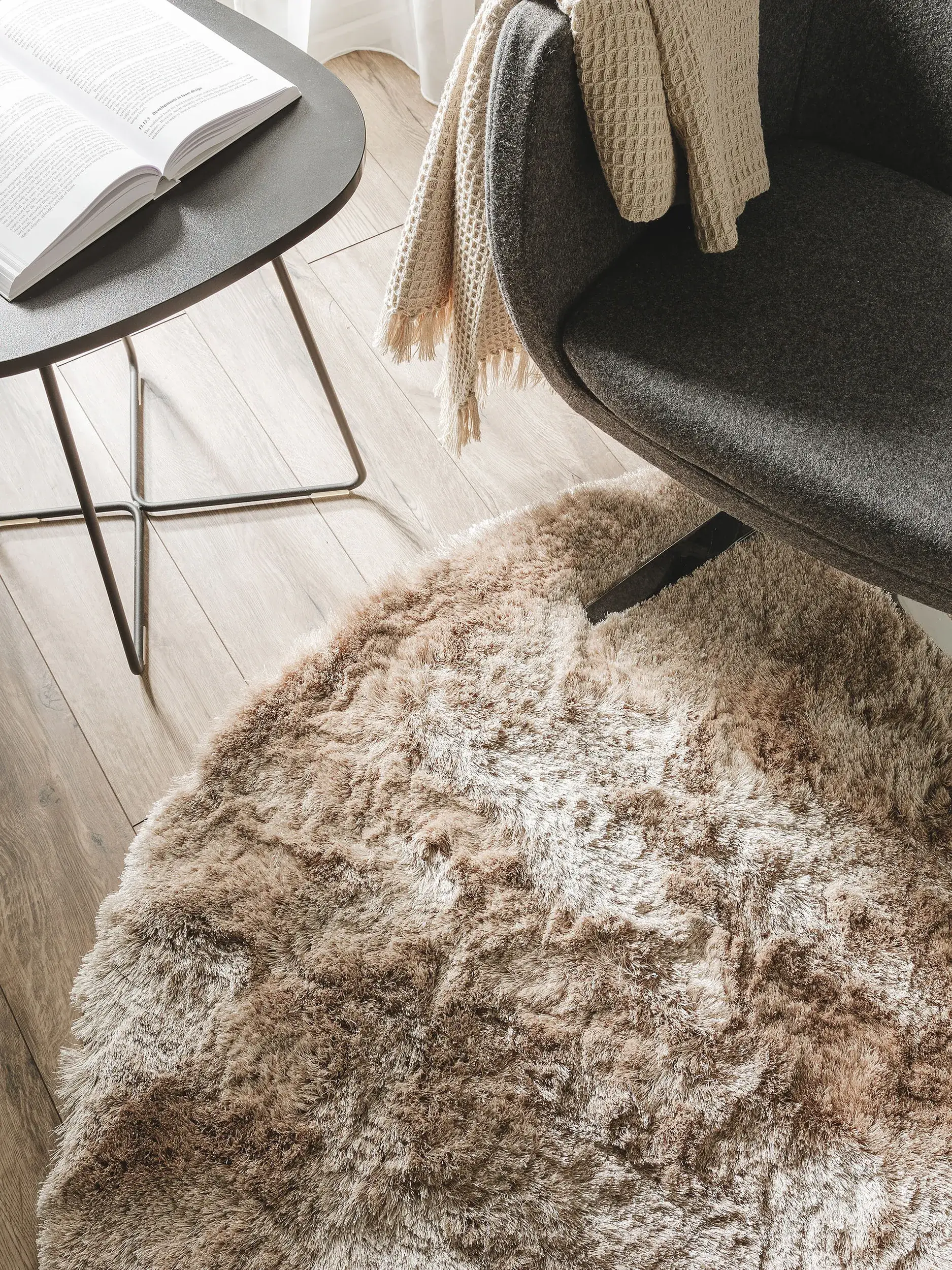 Teppich aus 100% Polyester in Braun mit 100% Polyester hohem Flor von benuta Nest