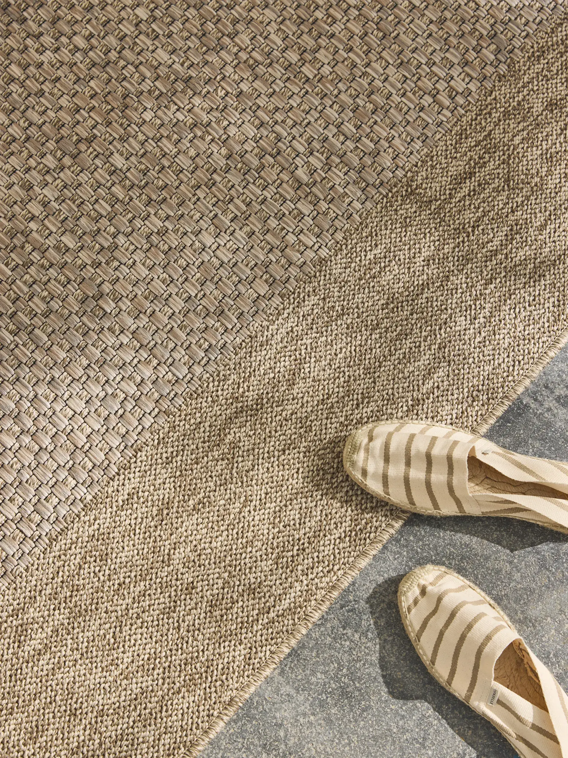 Teppich aus 100% Polypropylen in Beige mit 100% Polypropylen hohem Flor von benuta Nest