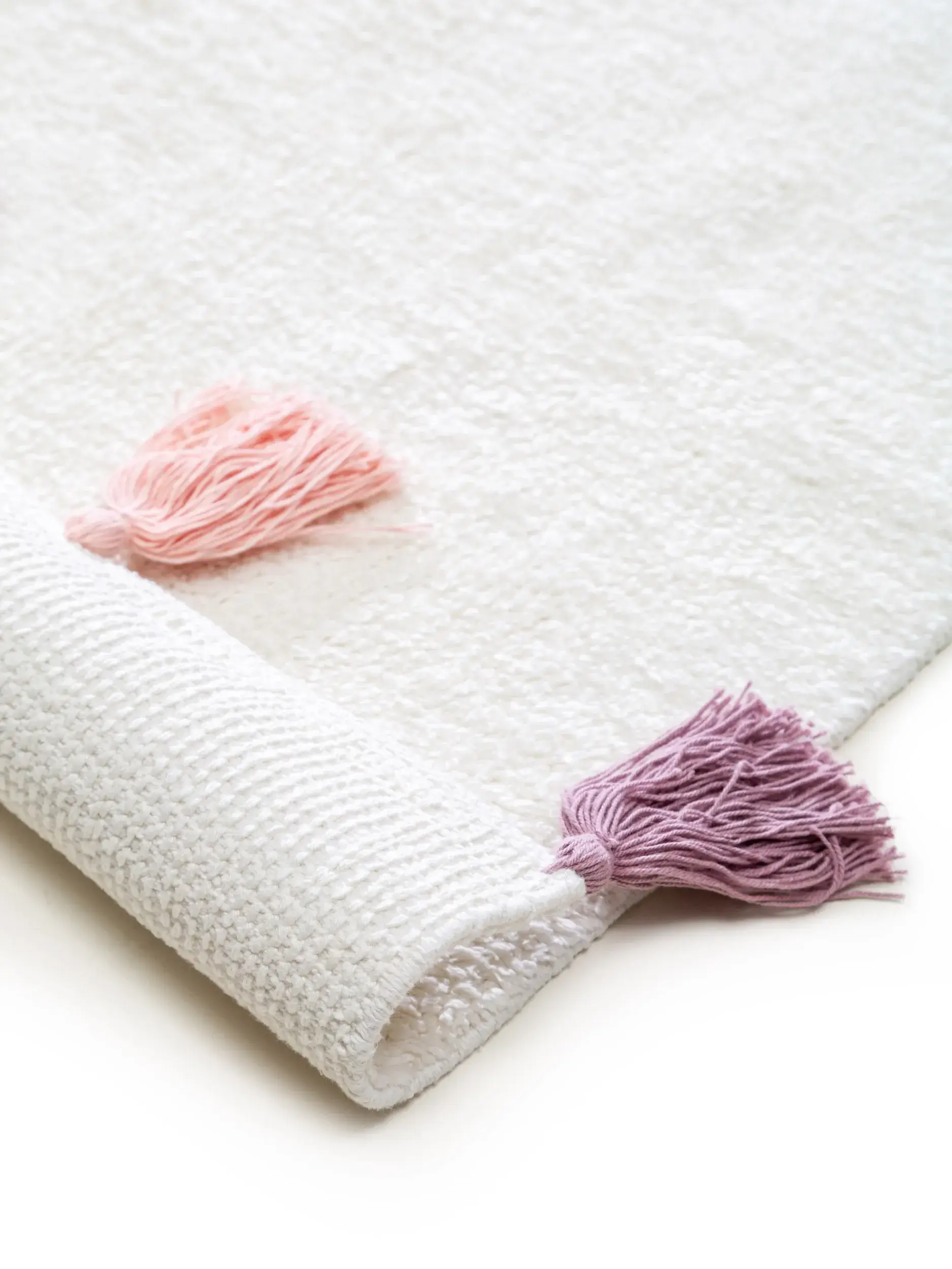 Rug made of 100% Baumwolle in Weiß with a 100% Baumwolle high pile by Lytte