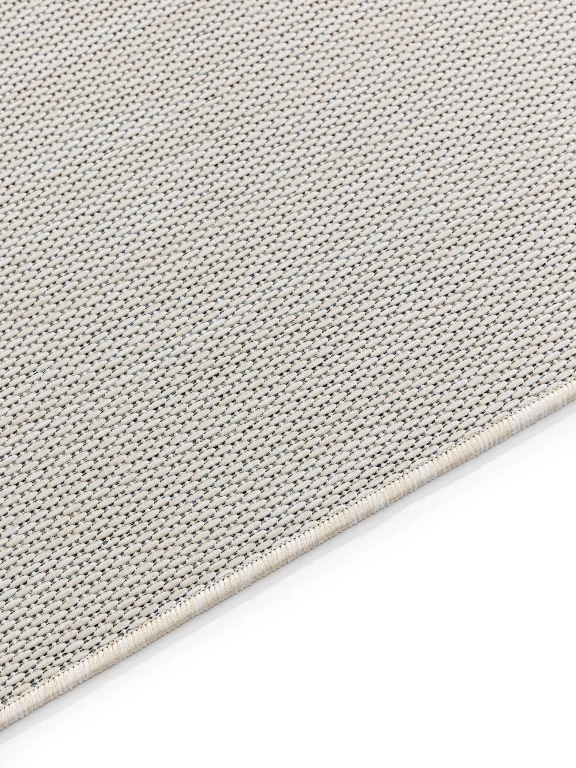 Rug made of 100% Polypropylen in White with a 100% Polypropylen high pile by benuta Basic