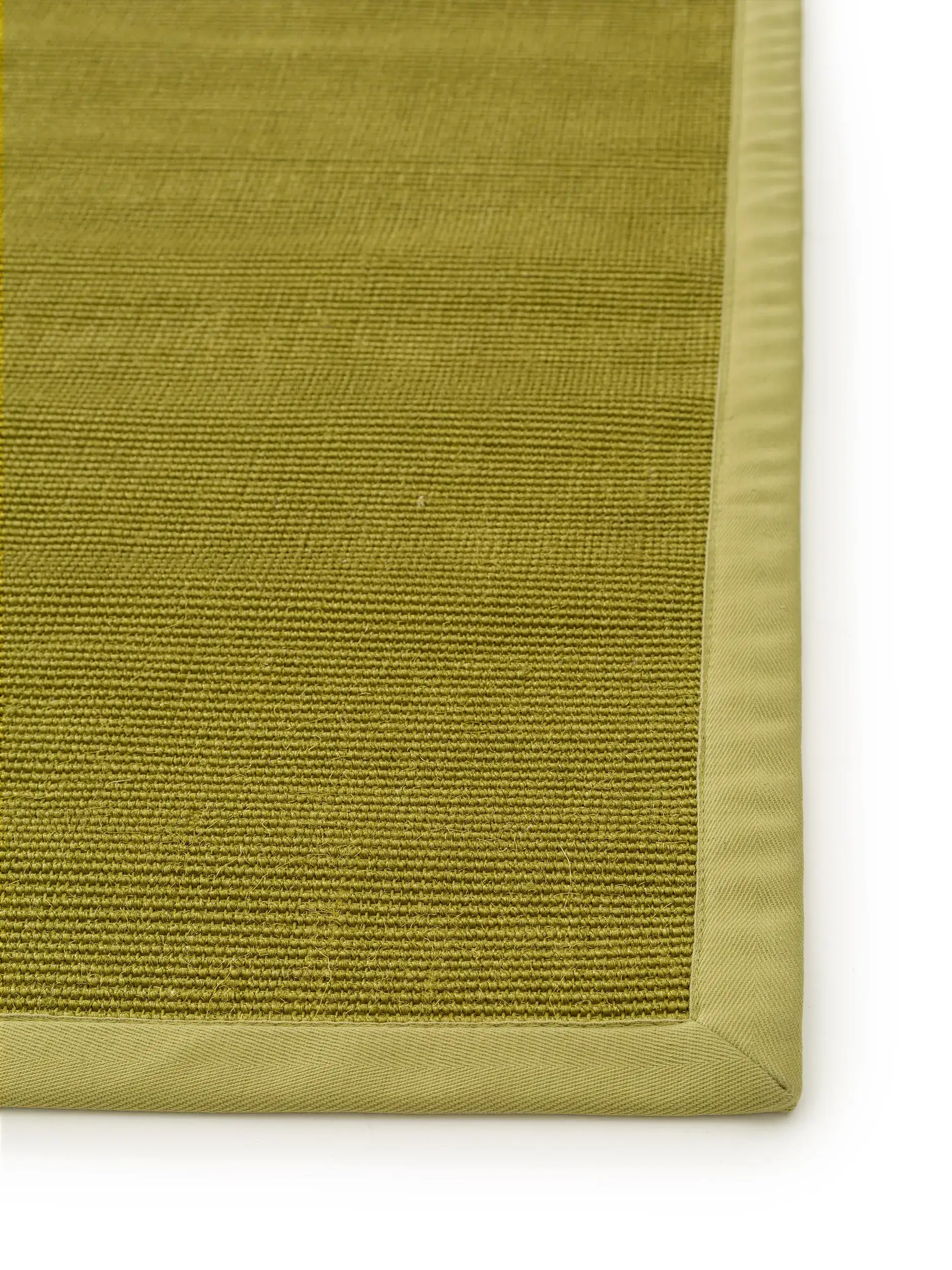 Teppich aus 100% Sisal in Grün mit 100% Sisal hohem Flor von benuta Nest