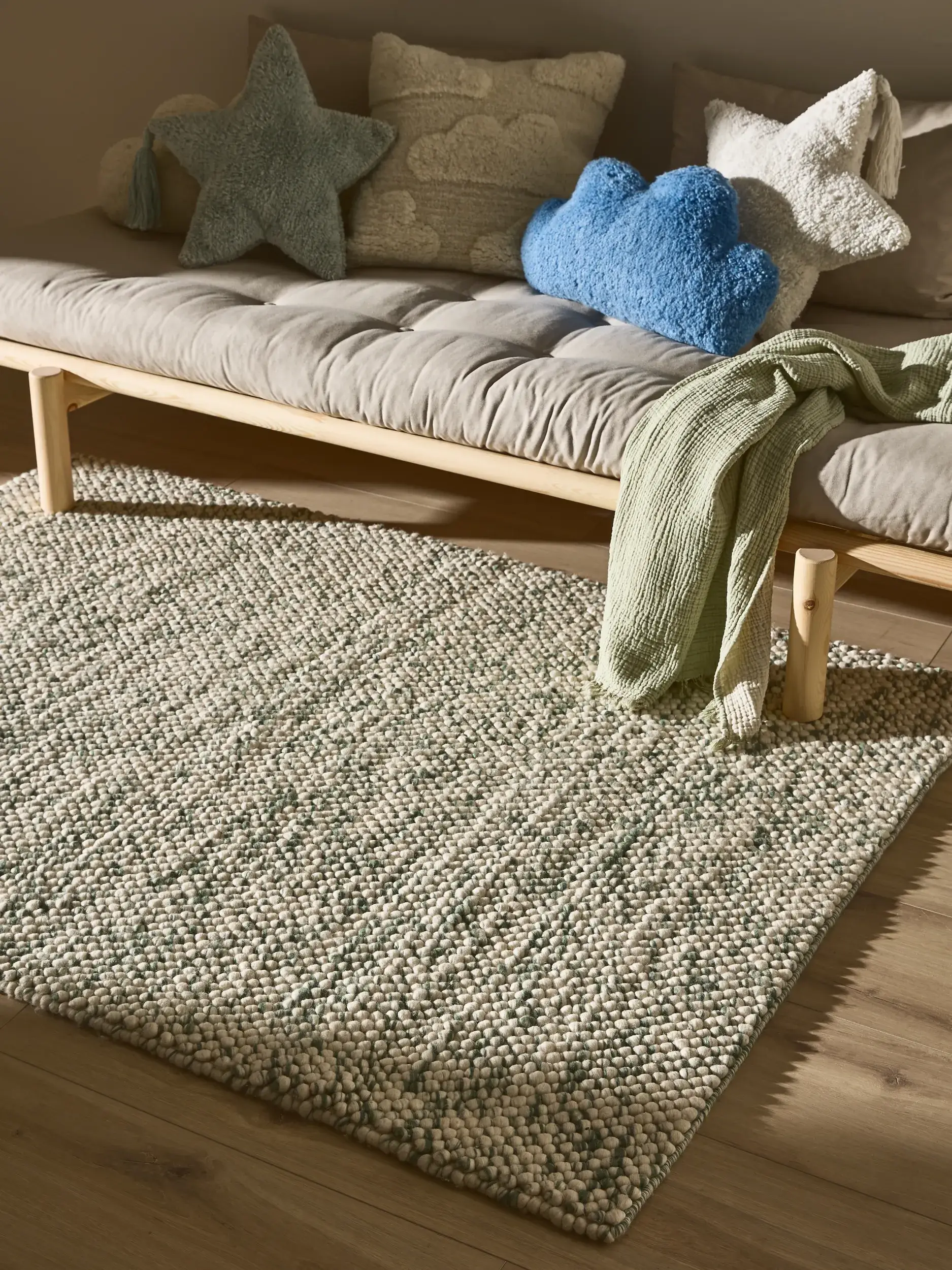 Teppich aus 70% Wolle, 30% Polyester in Grün mit 70% Wolle, 30% Polyester hohem Flor von Lytte